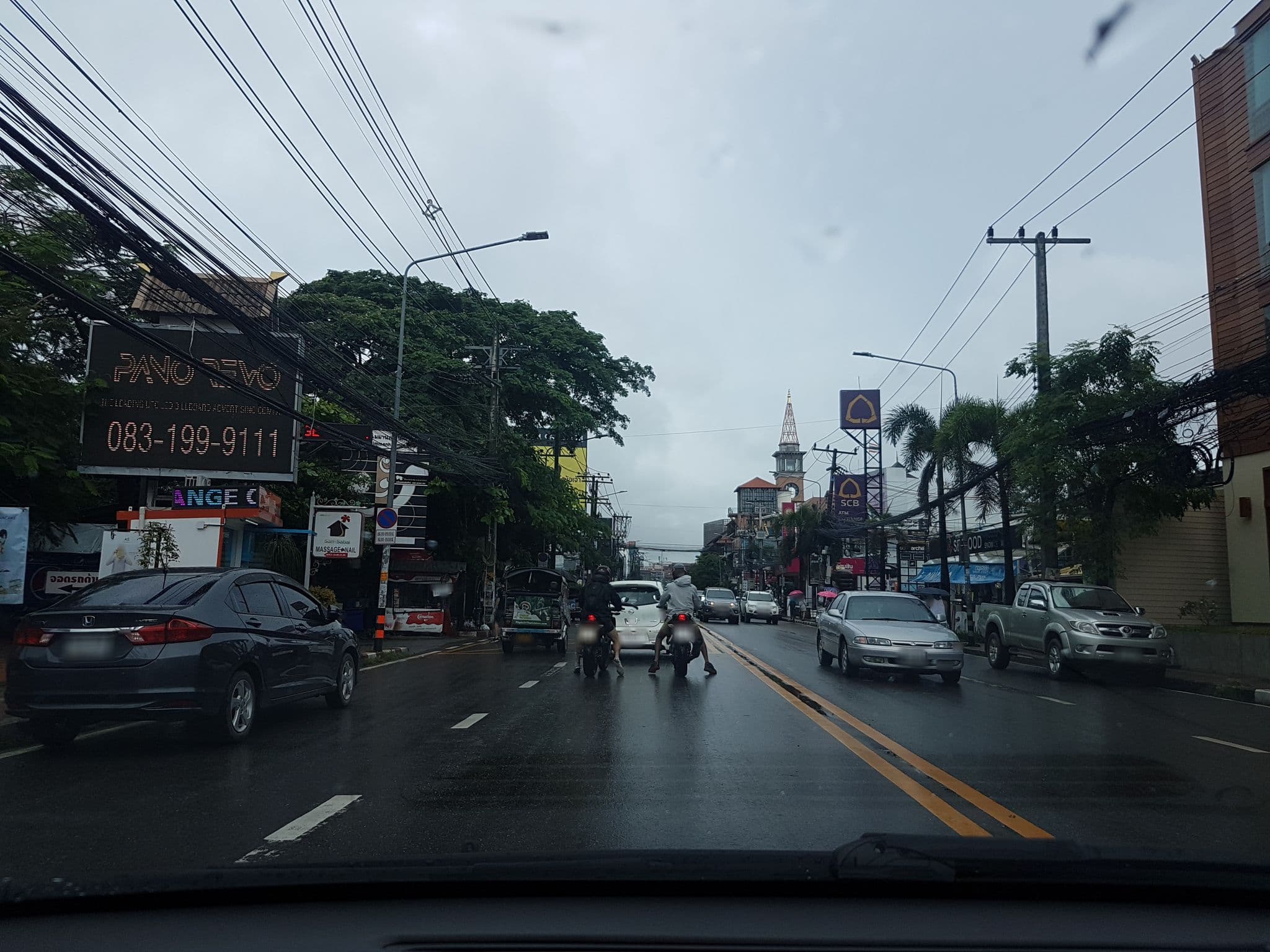 Street view near Peak Nimman Prestige Hotel, Chiang Mai — © ekkarin (CC BY-SA · Mapillary)