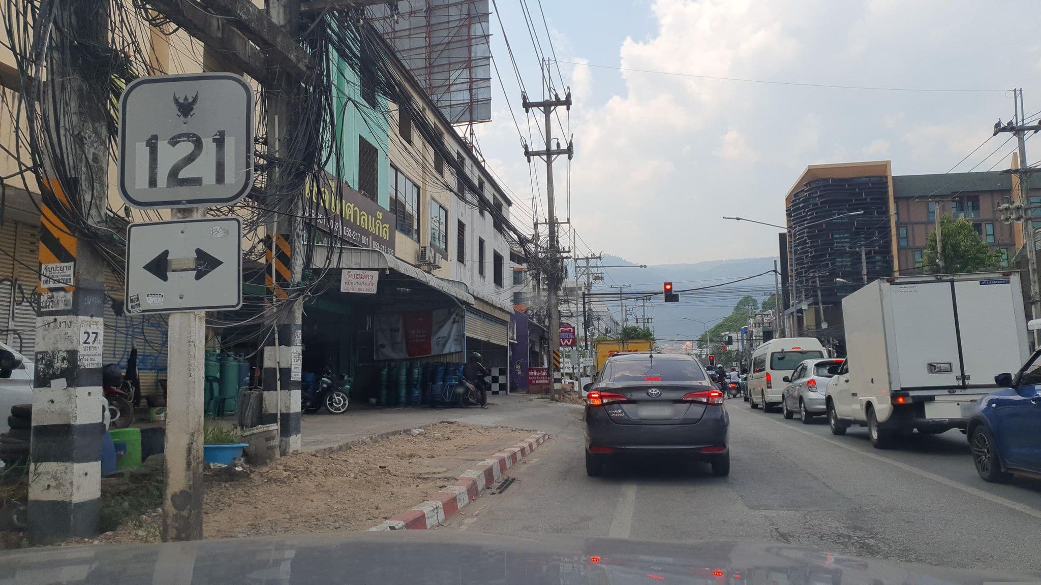 Street view near เชียงใหม่ วี เรสซิเด้น, Chiang Mai — © jrcarlsen (CC BY-SA · Mapillary)