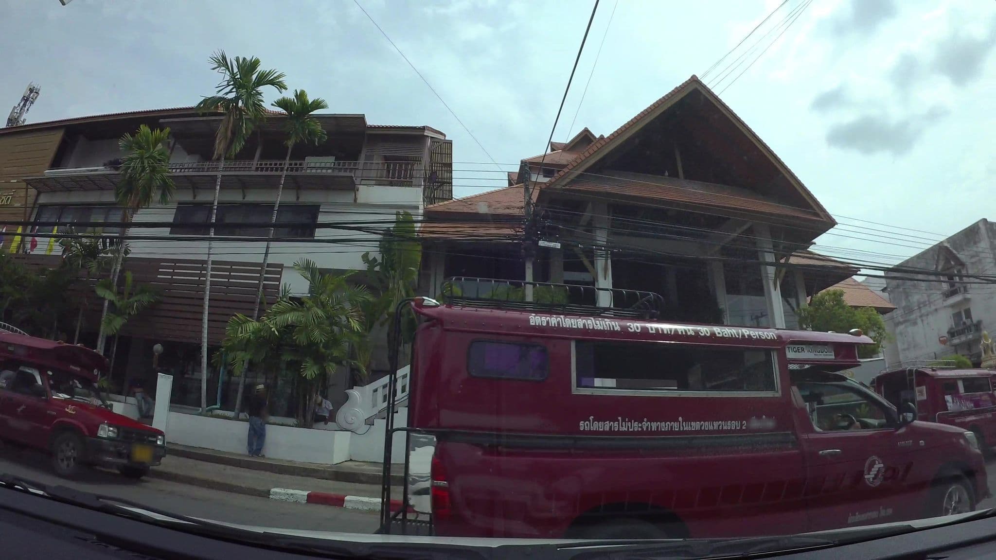 Street view near Le Guru วิทย์สุขภาพ, Chiang Mai — © kaart_3 (CC BY-SA · Mapillary)