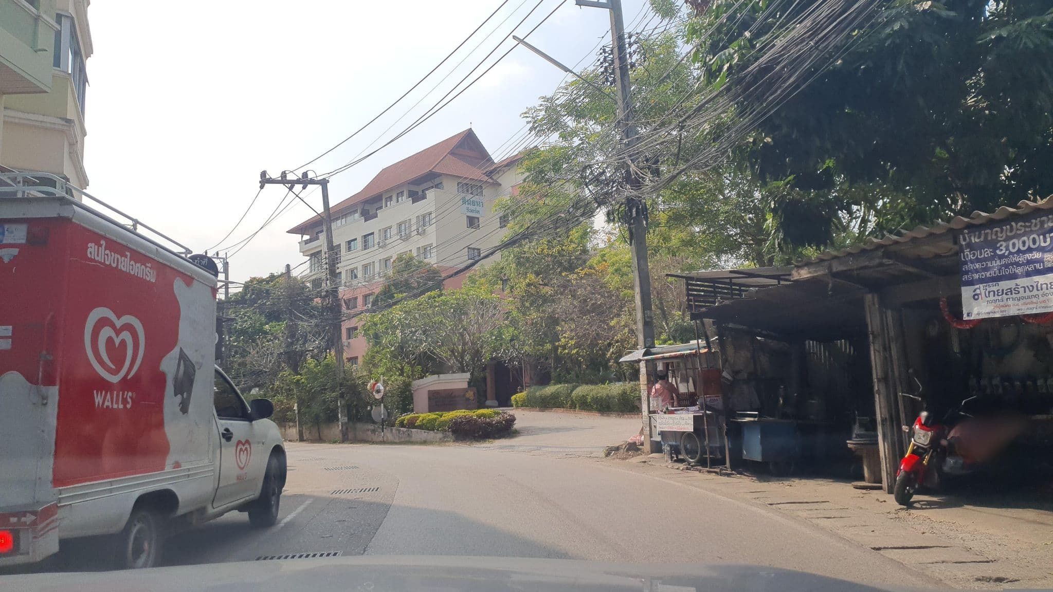 Street view near Le Chalet Suite, Chiang Mai — © jrcarlsen (CC BY-SA · Mapillary)