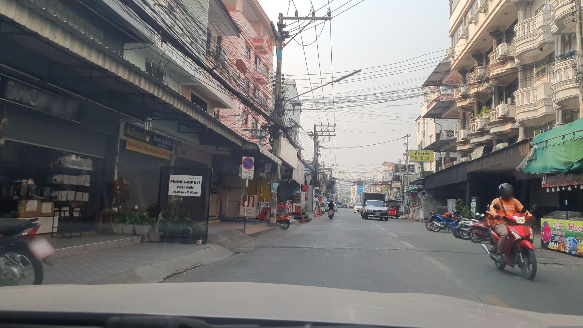 Street view near Emporium Guest House, Chiang Mai — © jrcarlsen (CC BY-SA · Mapillary)