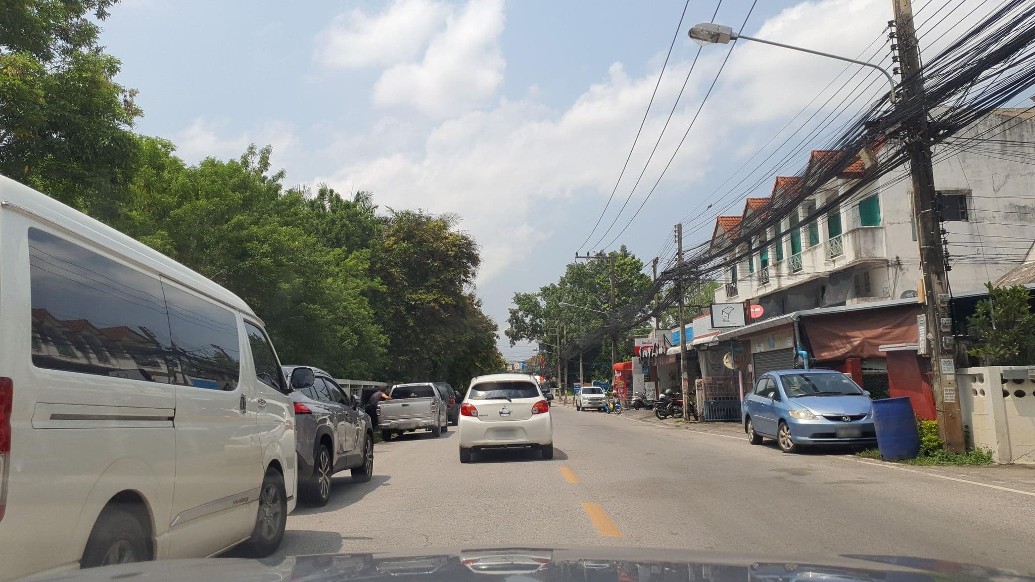Street view near Top Garden Boutique, Chiang Mai — © jrcarlsen (CC BY-SA · Mapillary)