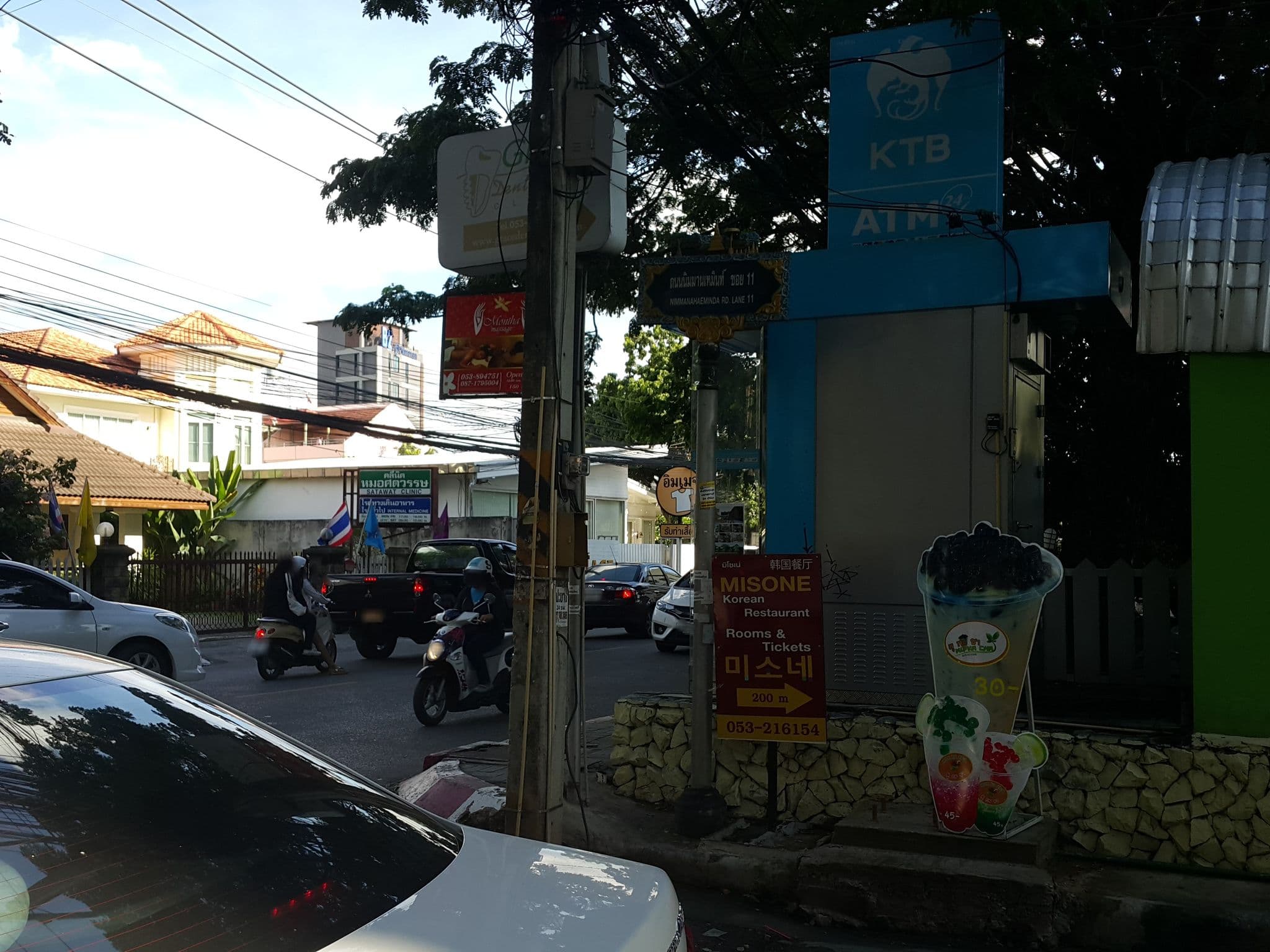 Street view near Green Palace Hotel โรงแรมกรีนพาเลซ, Chiang Mai — © jrcarlsen (CC BY-SA · Mapillary)