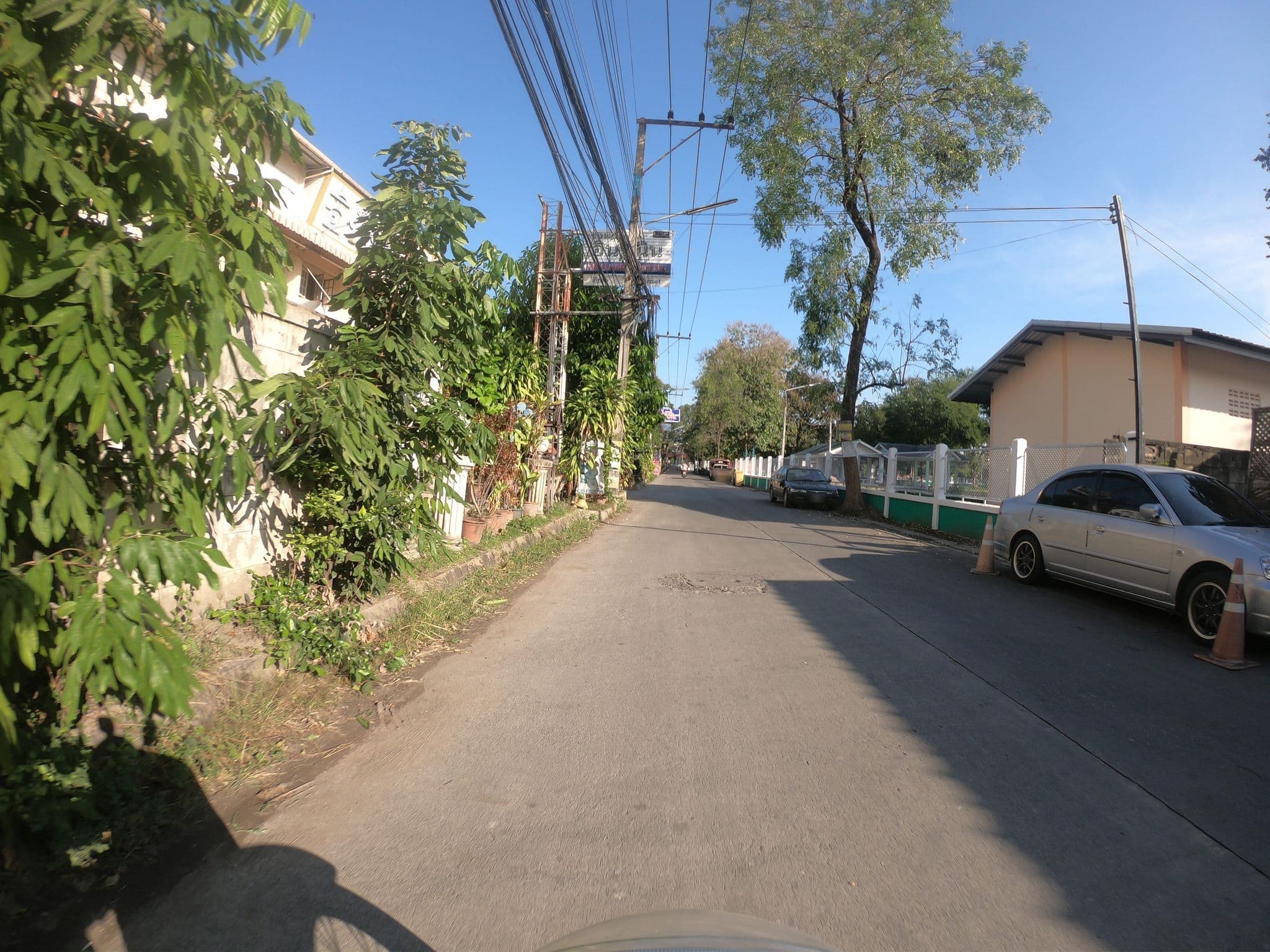 Street view near โรงแรมอินทนิน, Chiang Mai — © chanuwath_grab (CC BY-SA · Mapillary)
