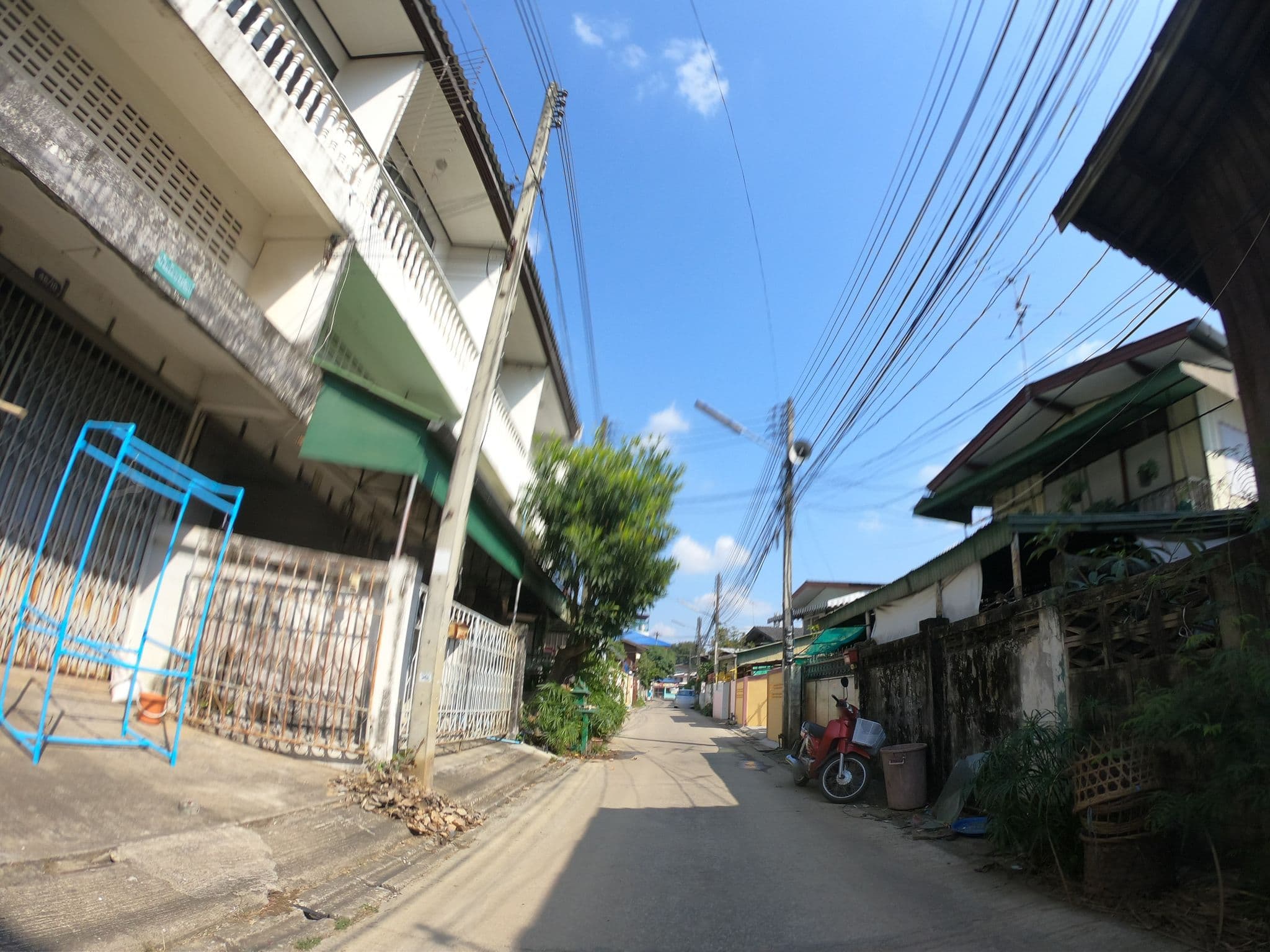 Street view near Ben GuestHouse, Chiang Mai — © chanuwath_grab (CC BY-SA · Mapillary)