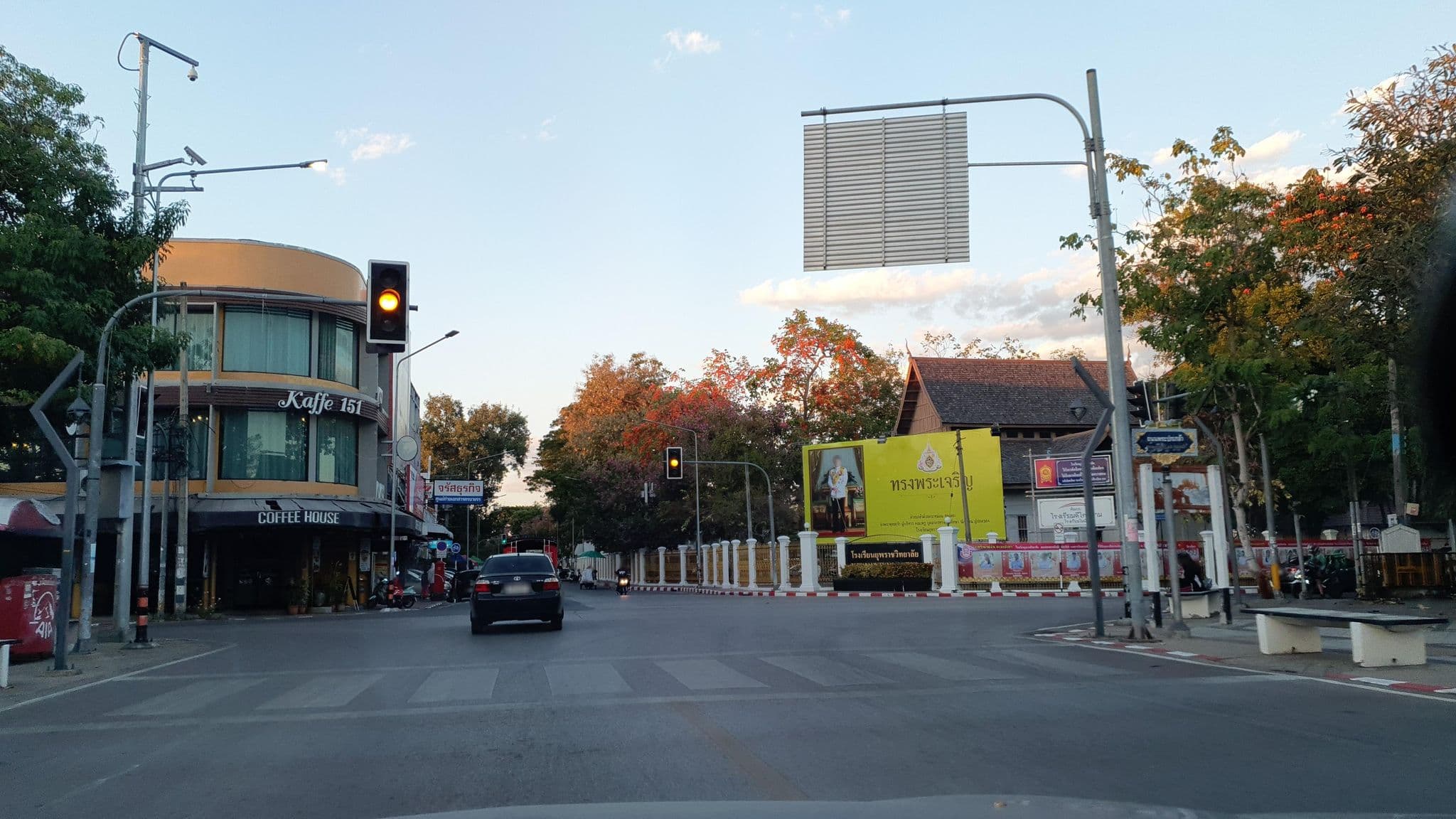 Street view near Archita อาชิตะ あした = 明日 - ホステル, Chiang Mai — © jrcarlsen (CC BY-SA · Mapillary)