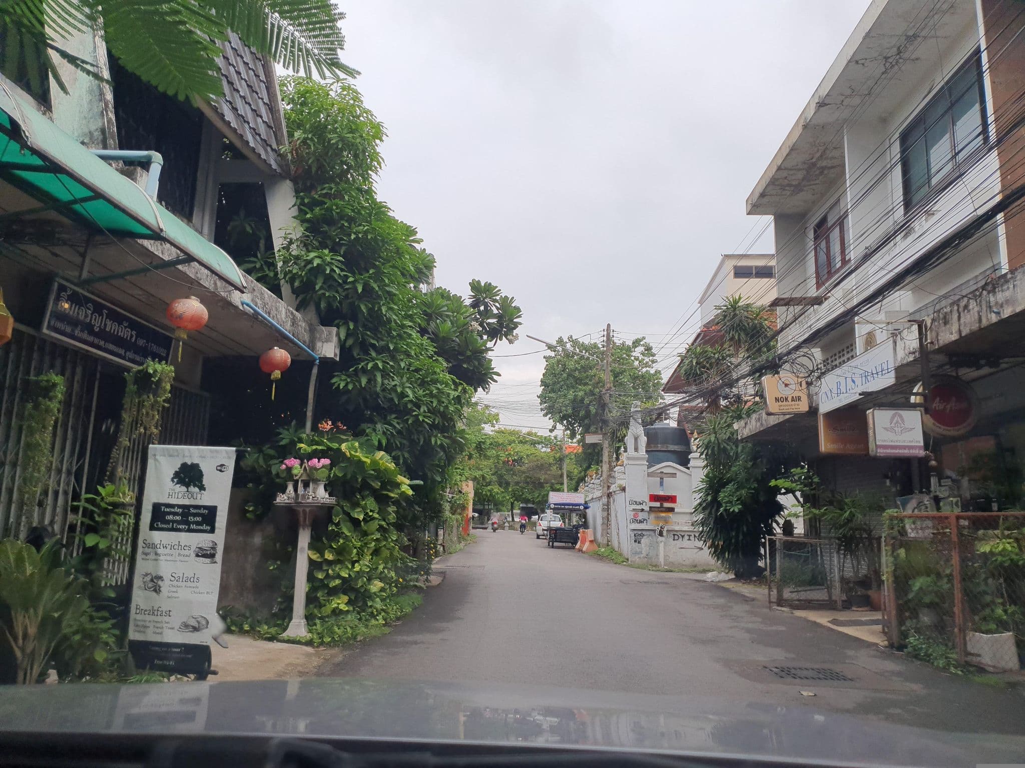 Street view near Marlboro Guesthouse, Chiang Mai — © jrcarlsen (CC BY-SA · Mapillary)