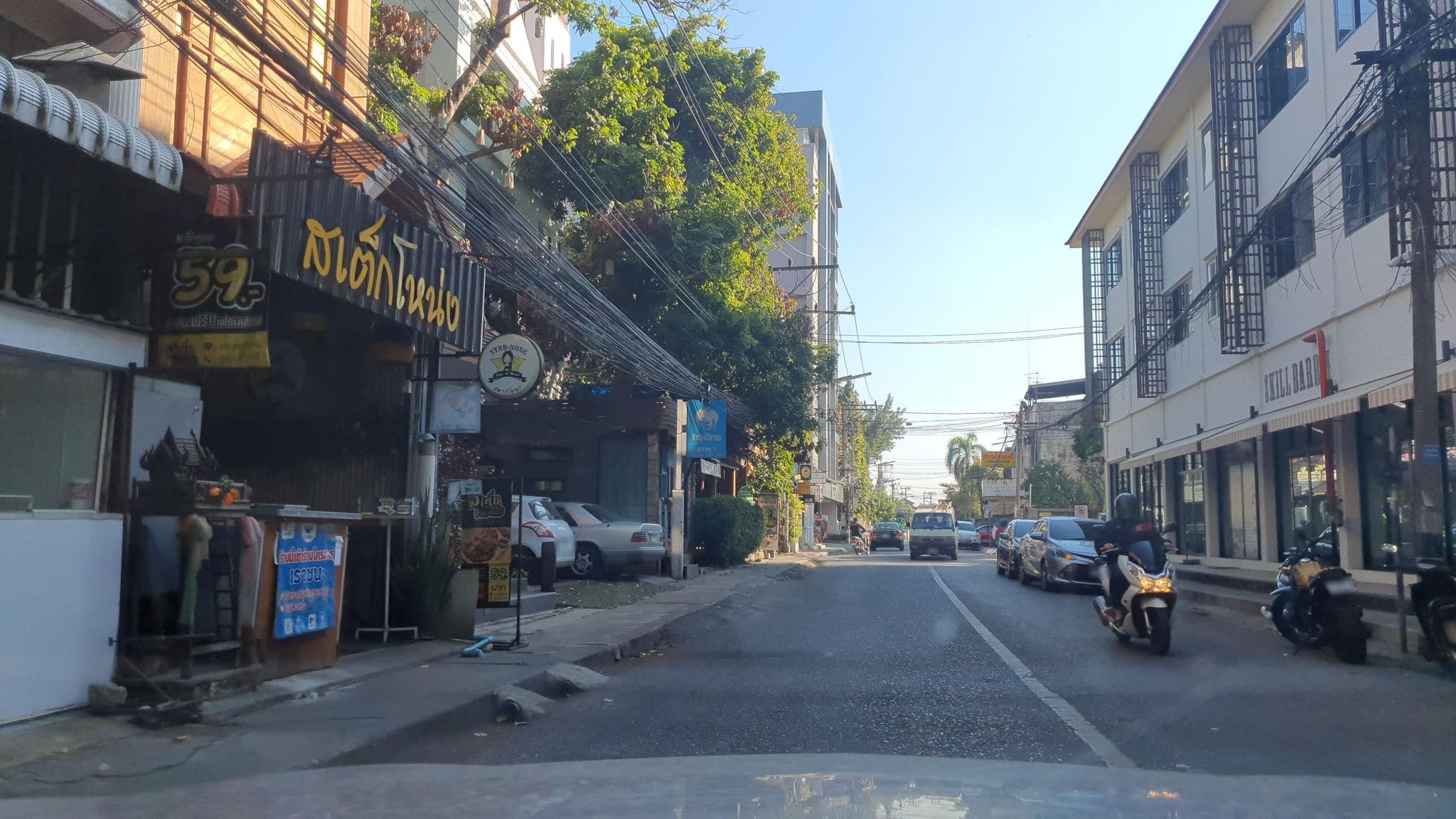 Street view near Jasmine Guesthouse, Chiang Mai — © jrcarlsen (CC BY-SA · Mapillary)
