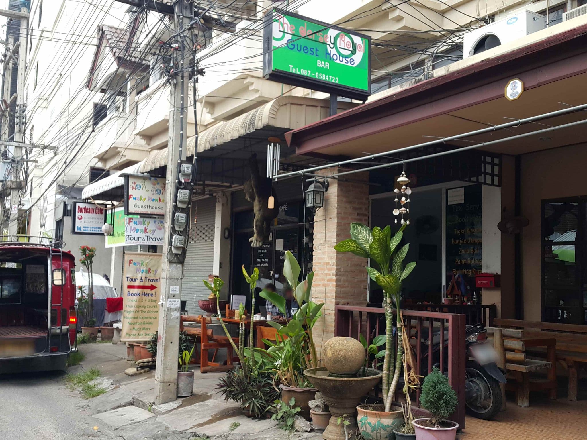 Street view near Sylvis Hostel Chiangmai, Chiang Mai — © jrcarlsen (CC BY-SA · Mapillary)
