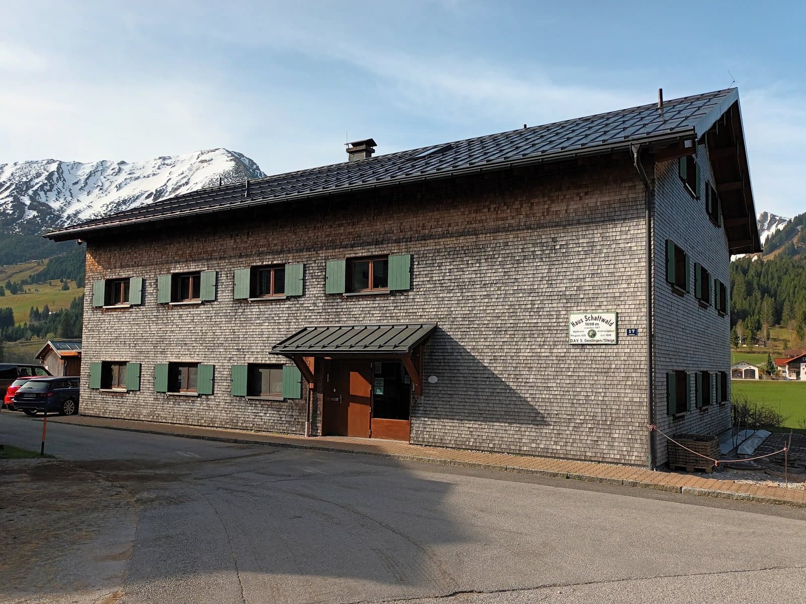 Haus Schattwald (via Wikimedia Commons, CC0)