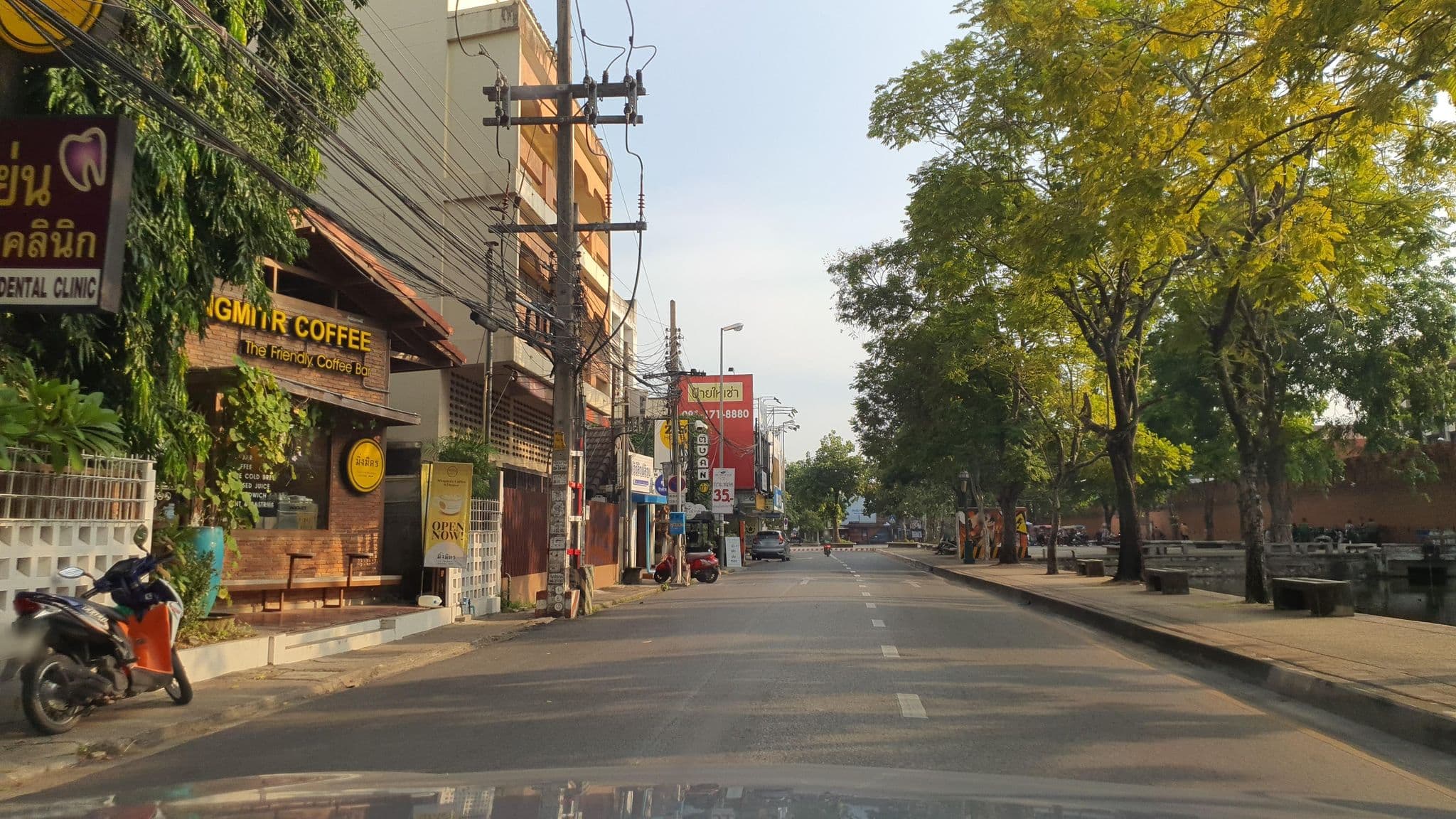 Street view near Z’s Hostel, Chiang Mai — © jrcarlsen (CC BY-SA · Mapillary)