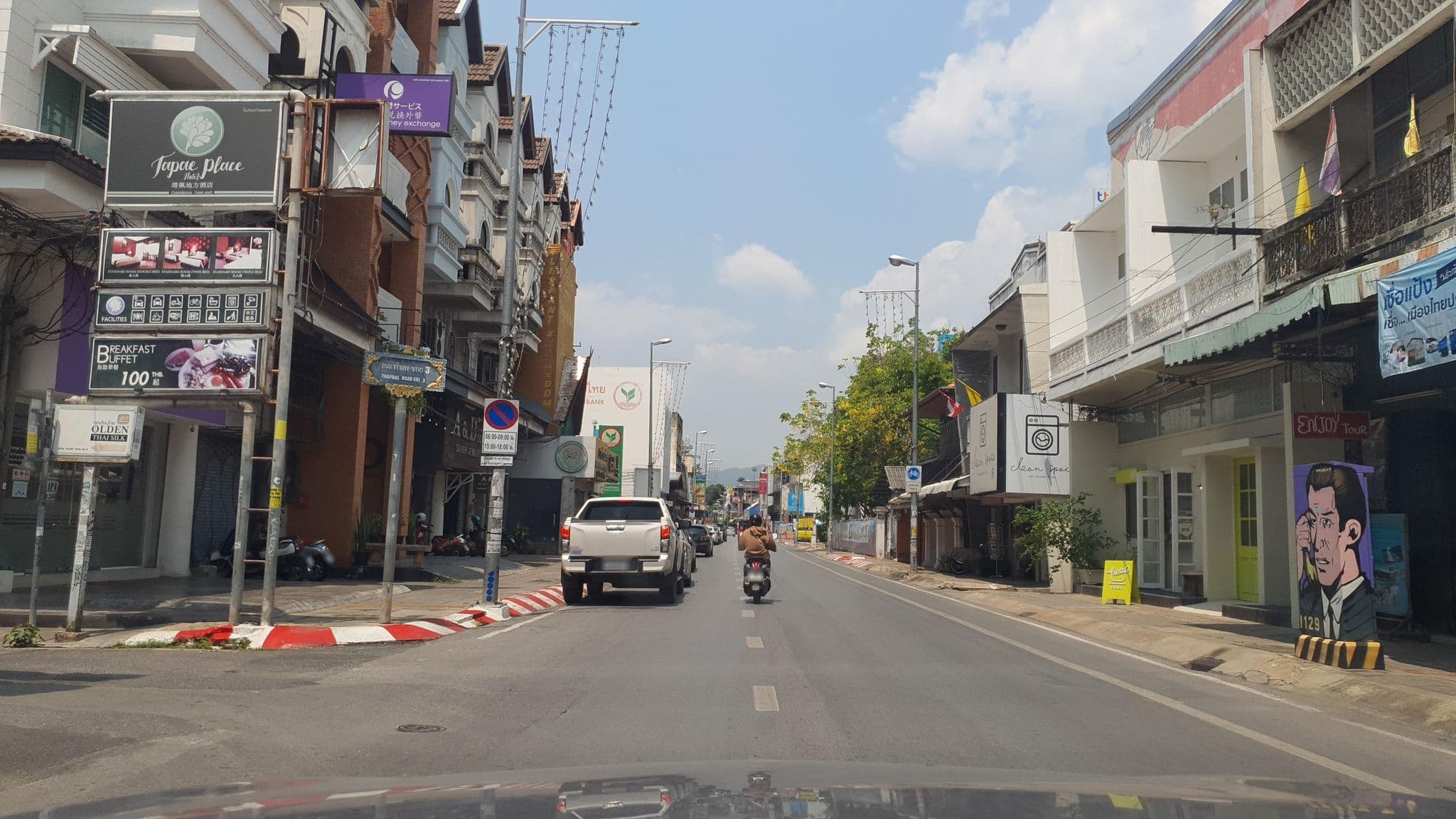 Street view near 202Hotel, Chiang Mai — © jrcarlsen (CC BY-SA · Mapillary)