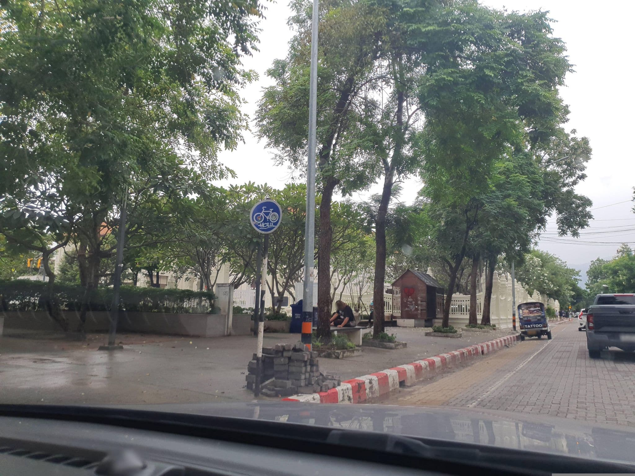 Street view near Moto Velo Cabin, Chiang Mai — © jrcarlsen (CC BY-SA · Mapillary)