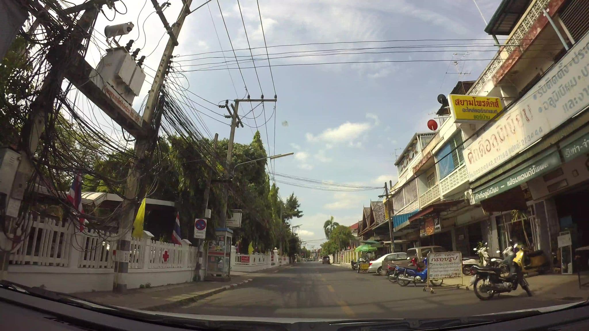 Street view near Sumittaya hotel, Chiang Mai — © kaart_3 (CC BY-SA · Mapillary)
