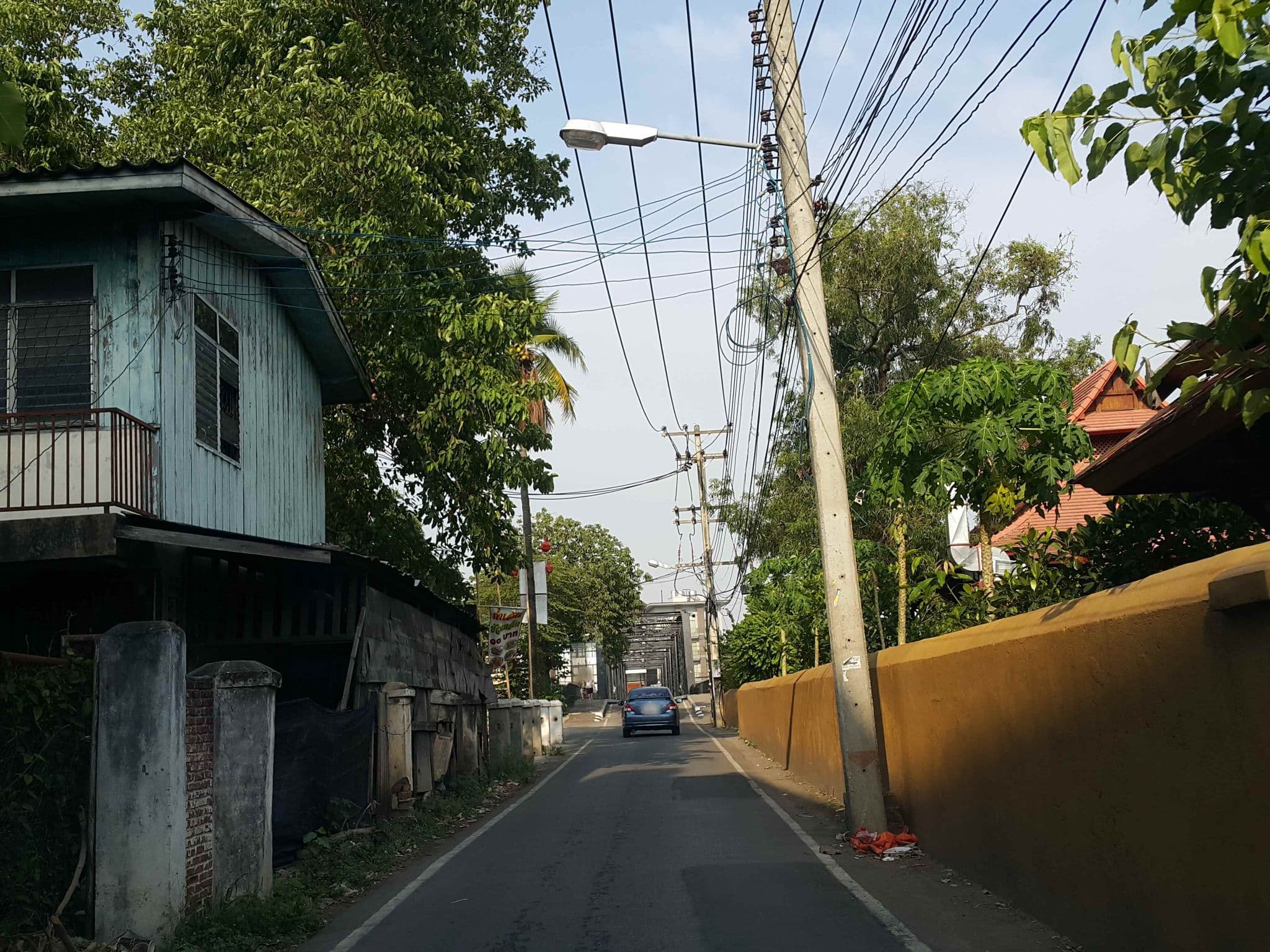 Street view near Bee Friend Hostel, Chiang Mai — © jrcarlsen (CC BY-SA · Mapillary)