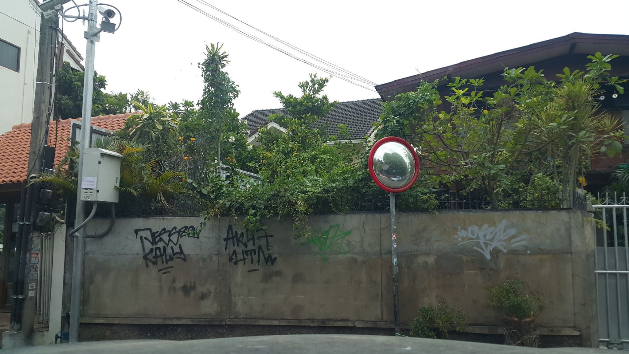Street view near Muan Ban, Chiang Mai — © jrcarlsen (CC BY-SA · Mapillary)