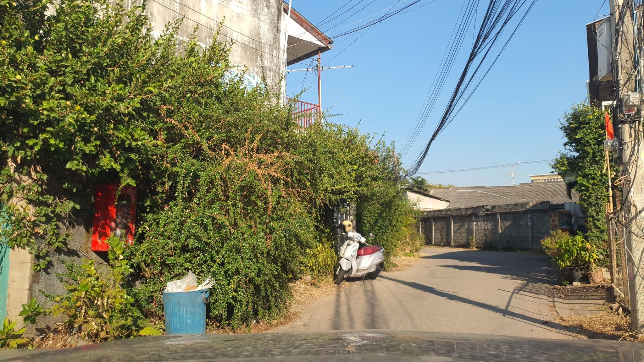 Street view near Yin Yang Guesthouse, Chiang Mai — © jrcarlsen (CC BY-SA · Mapillary)