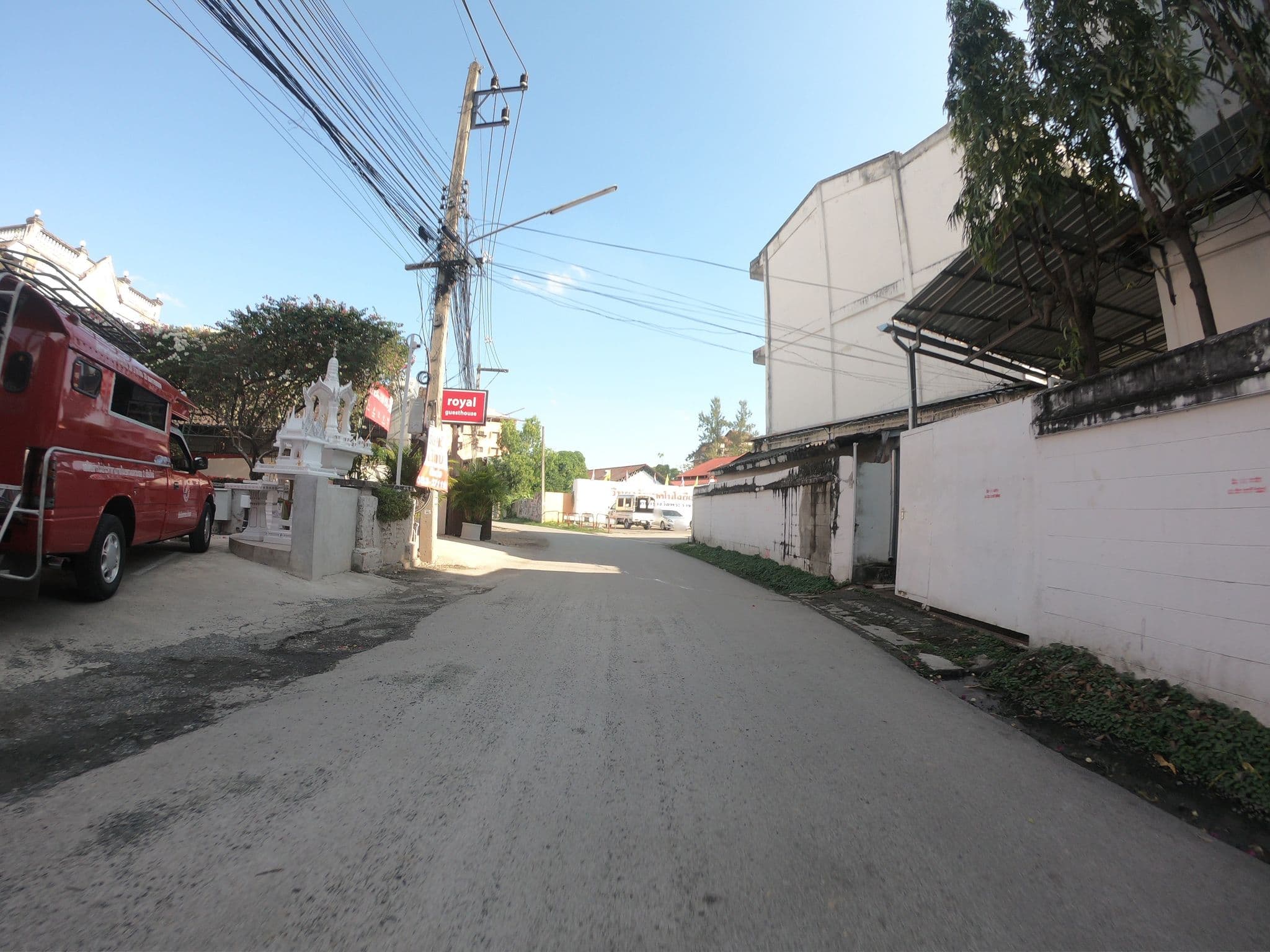 Street view near Royal Guesthouse, Chiang Mai — © chanuwath_grab (CC BY-SA · Mapillary)