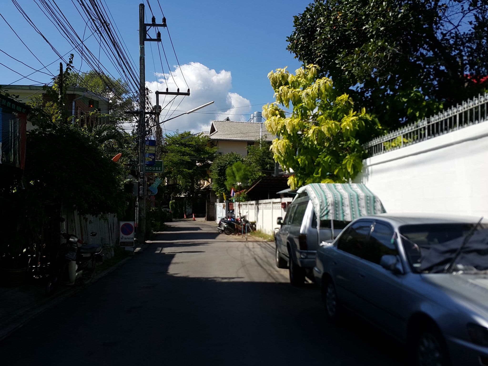 Street view near Chala Number 2 Art And Gallery House, Chiang Mai — © jrcarlsen (CC BY-SA · Mapillary)