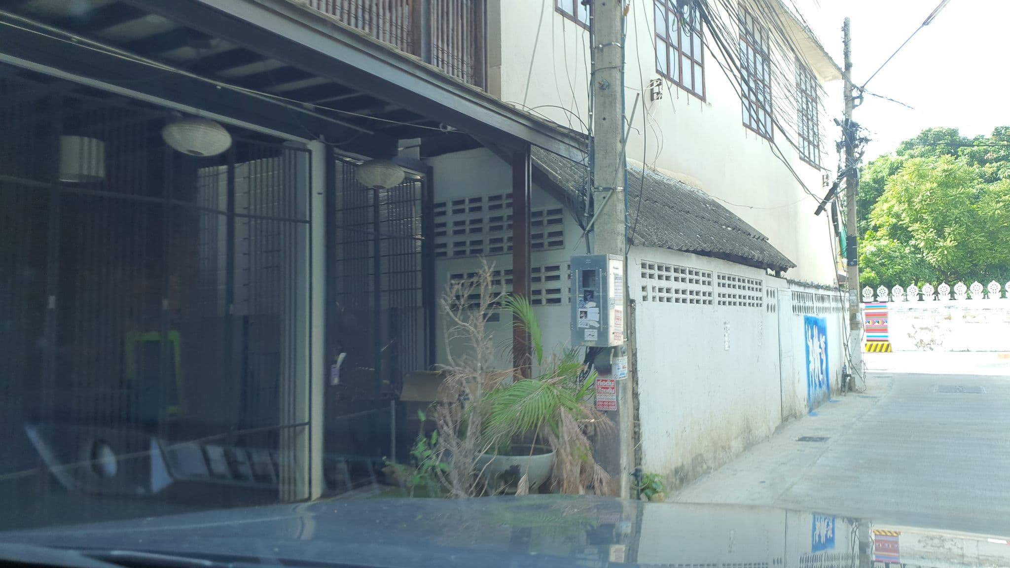 Street view near โรงแรมท่าแพเพลซ (Tapae Budget Hotel), Chiang Mai — © jrcarlsen (CC BY-SA · Mapillary)