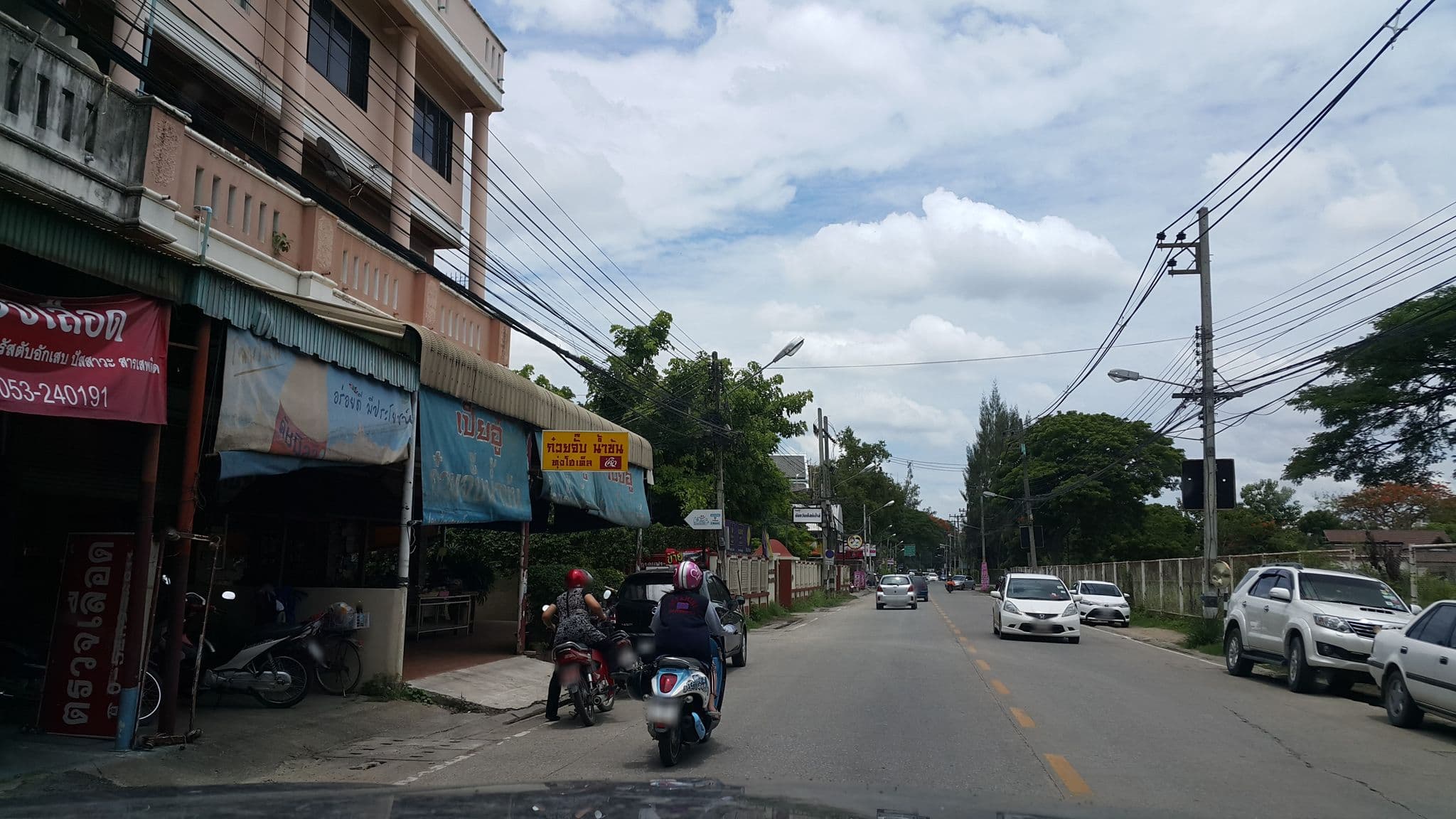 Street view near Railway Park Hostel, Chiang Mai — © jrcarlsen (CC BY-SA · Mapillary)