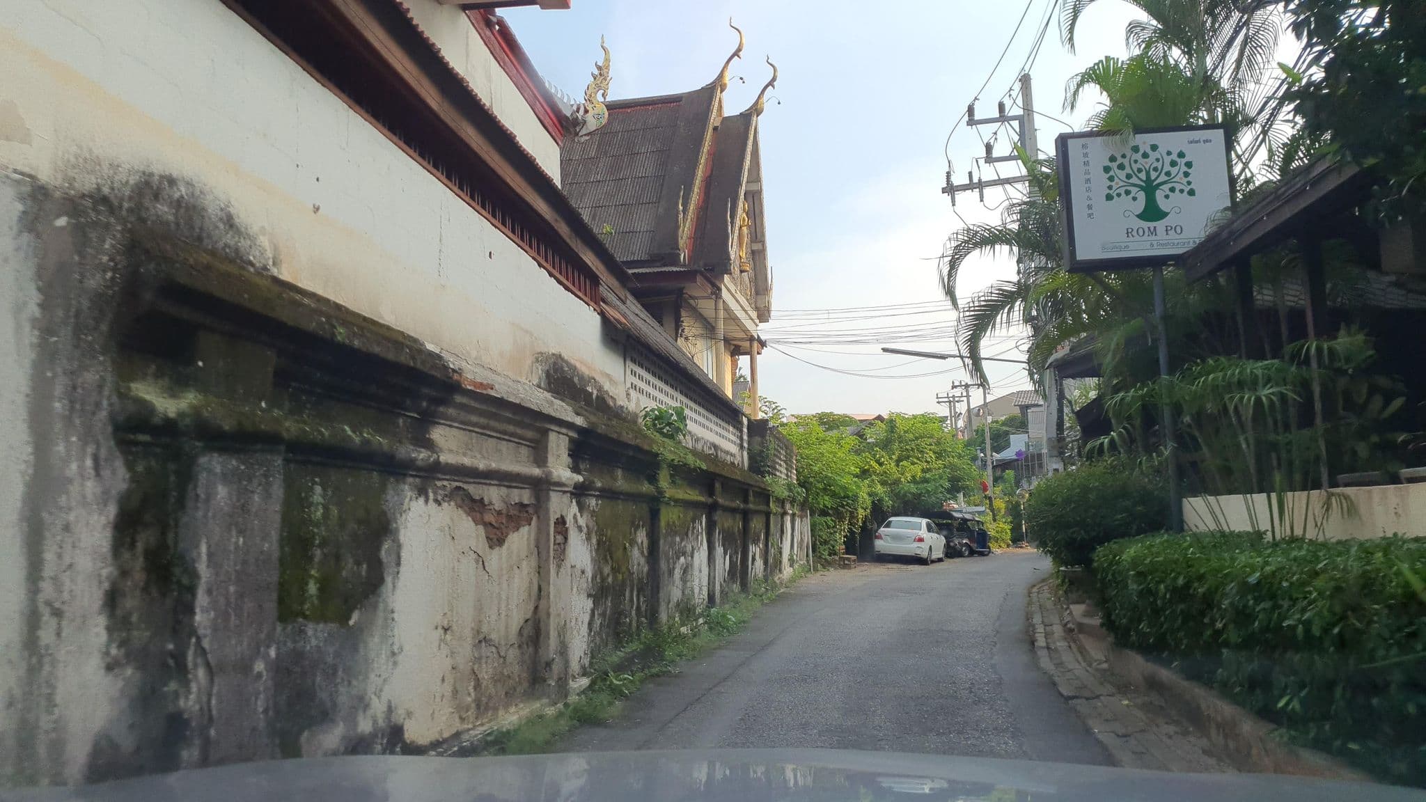 Street view near Rom Po, Chiang Mai — © jrcarlsen (CC BY-SA · Mapillary)