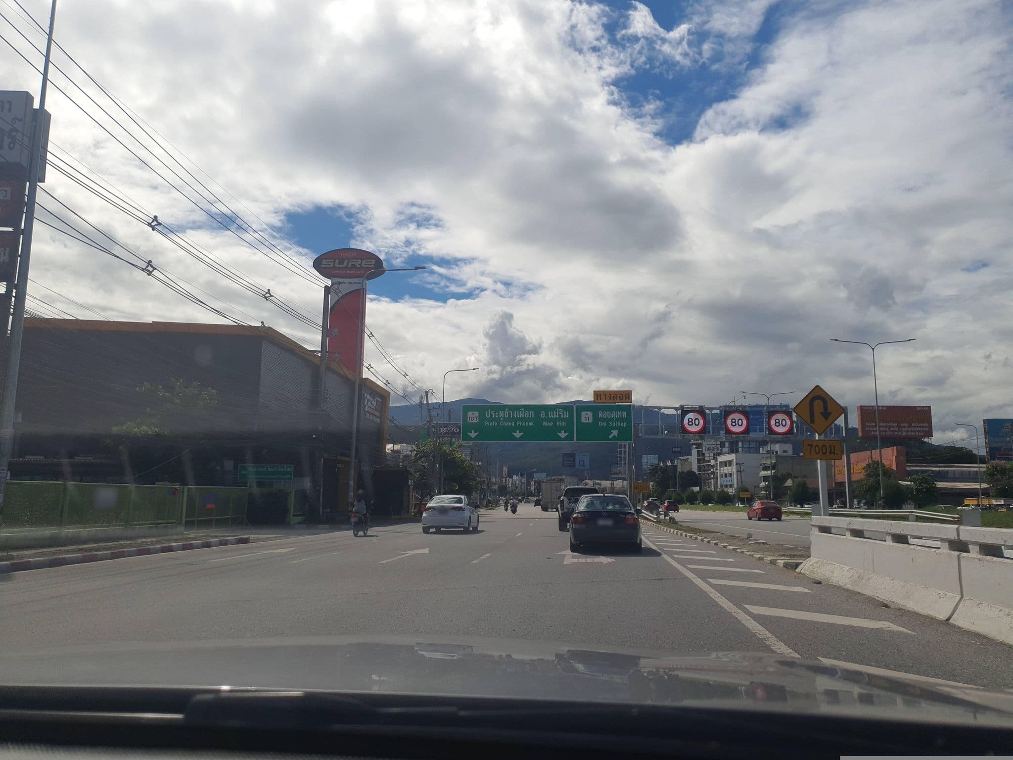 Street view near Lanna Posit Apartment, Chiang Mai — © jrcarlsen (CC BY-SA · Mapillary)