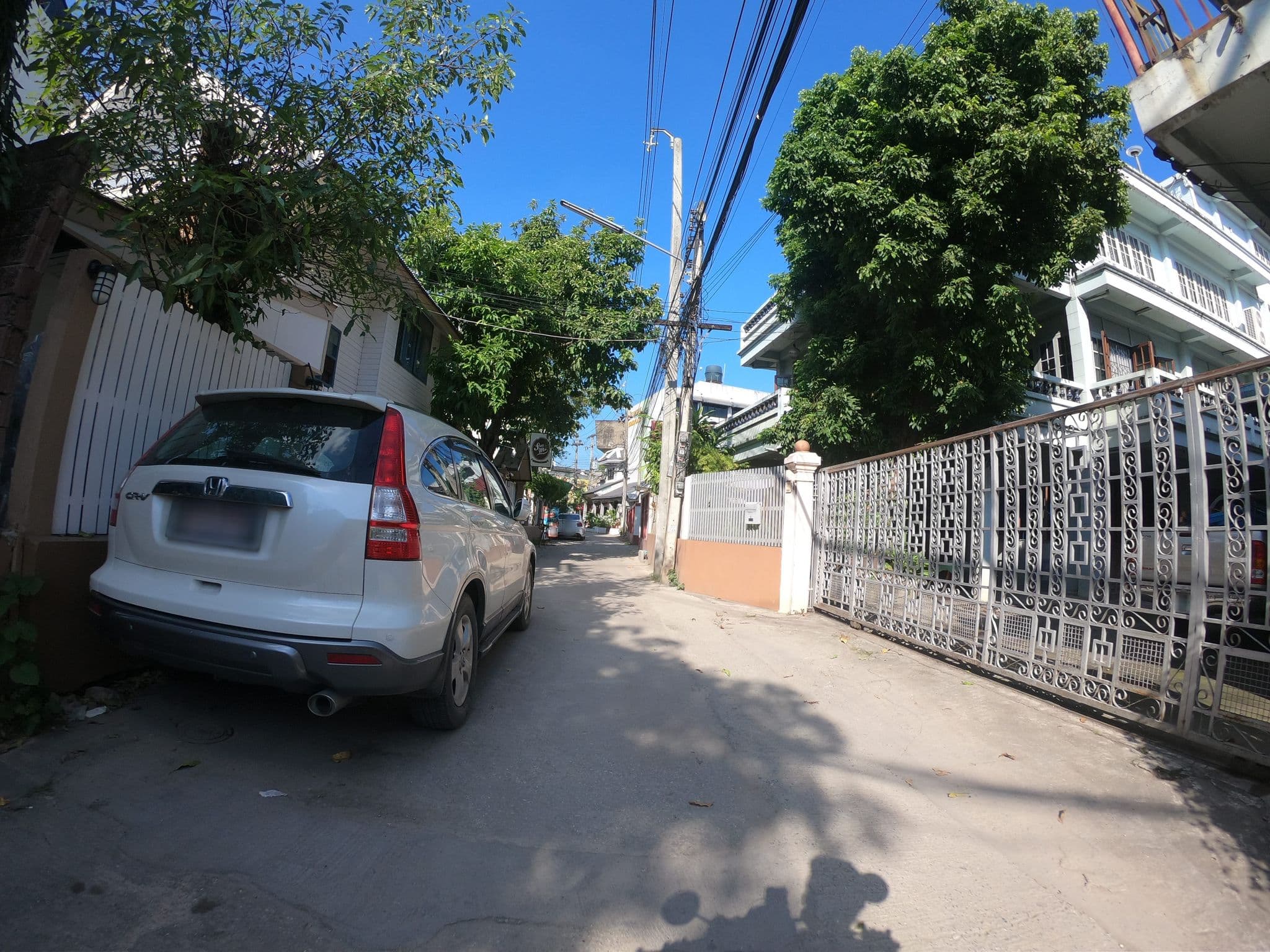 Street view near Born Guesthouse, Chiang Mai — © chanuwath_grab (CC BY-SA · Mapillary)