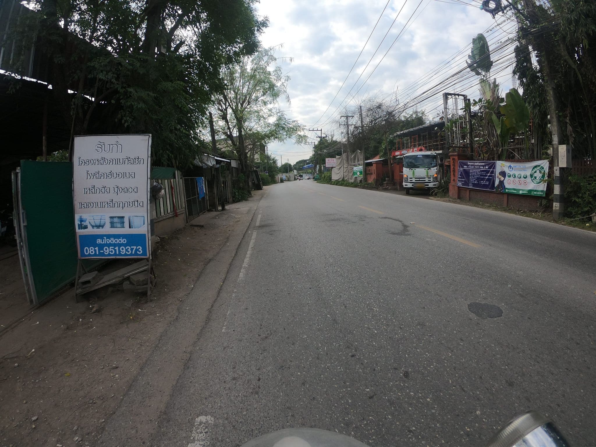Street view near Buri Sriping Riverside Resort & Spa, Chiang Mai — © chanuwath_grab (CC BY-SA · Mapillary)