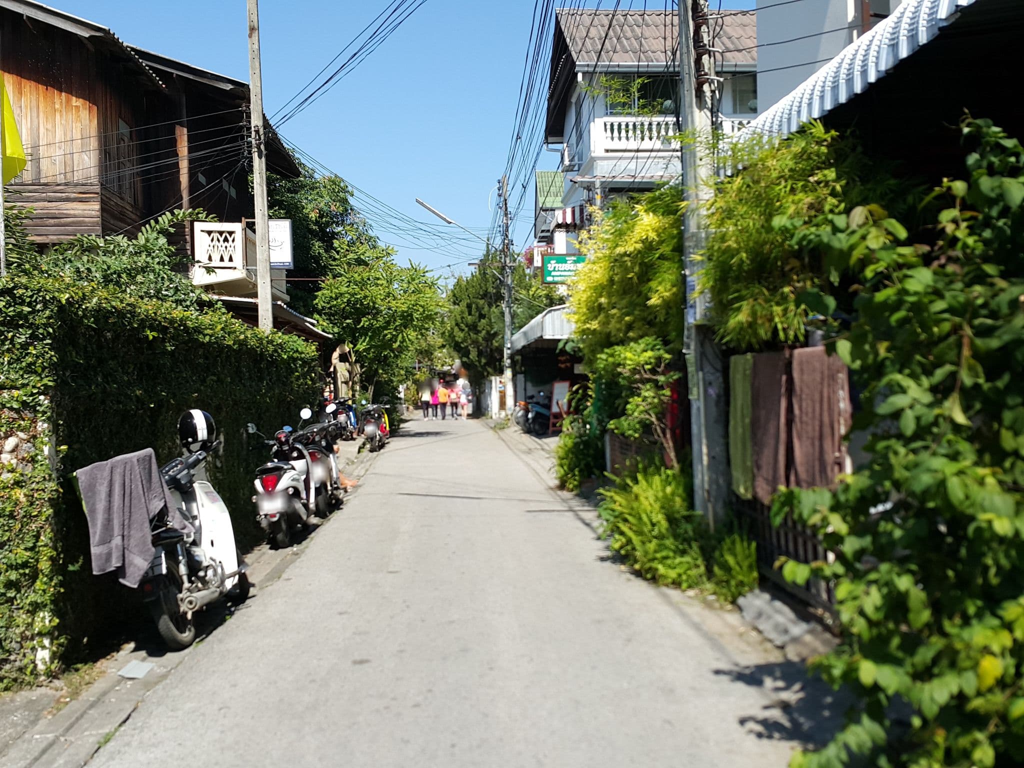 Street view near Da Naga Hotel, Chiang Mai — © jrcarlsen (CC BY-SA · Mapillary)