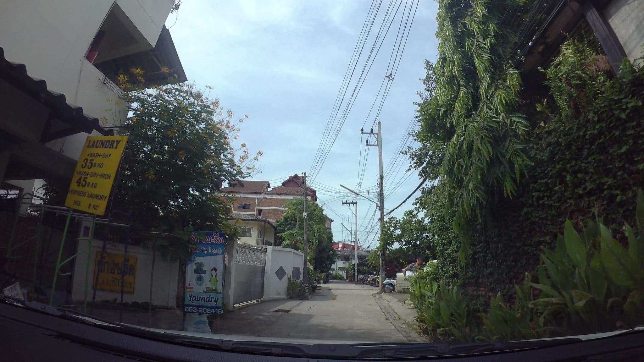 Street view near Villa Thapae 塔佩別墅, Chiang Mai — © kaart_3 (CC BY-SA · Mapillary)