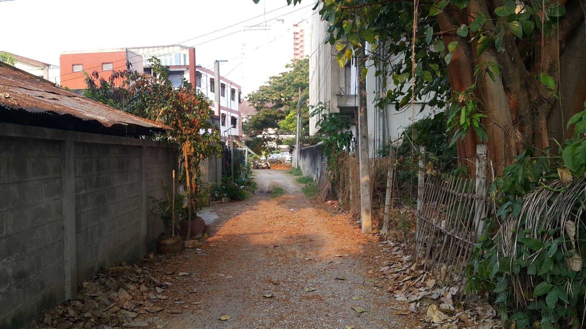 Street view near โซฟาหน้าจอโทรทัศน์@บ้านนายช่างโจ, Chiang Mai — © jrcarlsen (CC BY-SA · Mapillary)