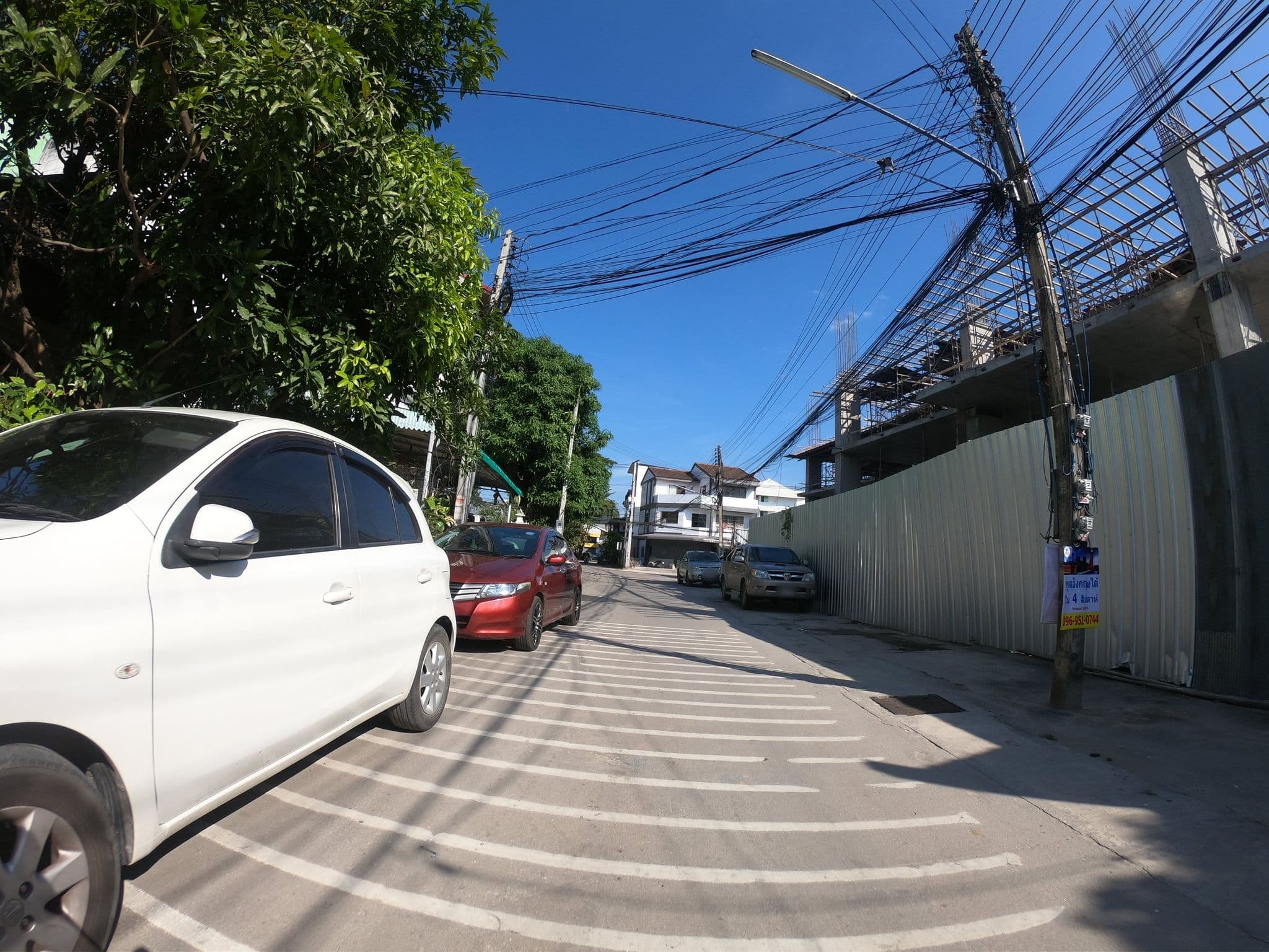 Street view near Phumantra boutique Hotel, Chiang mai(โรงแรมภูมันตราบูทีค), Chiang Mai — © chanuwath_grab (CC BY-SA · Mapillary)
