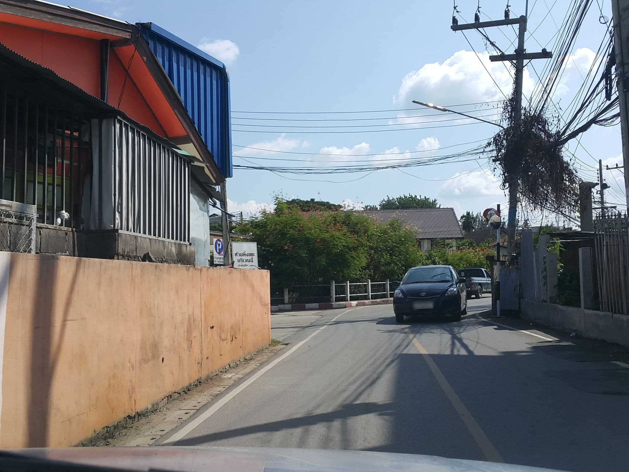 Street view near Doctor Tour, Chiang Mai — © jrcarlsen (CC BY-SA · Mapillary)