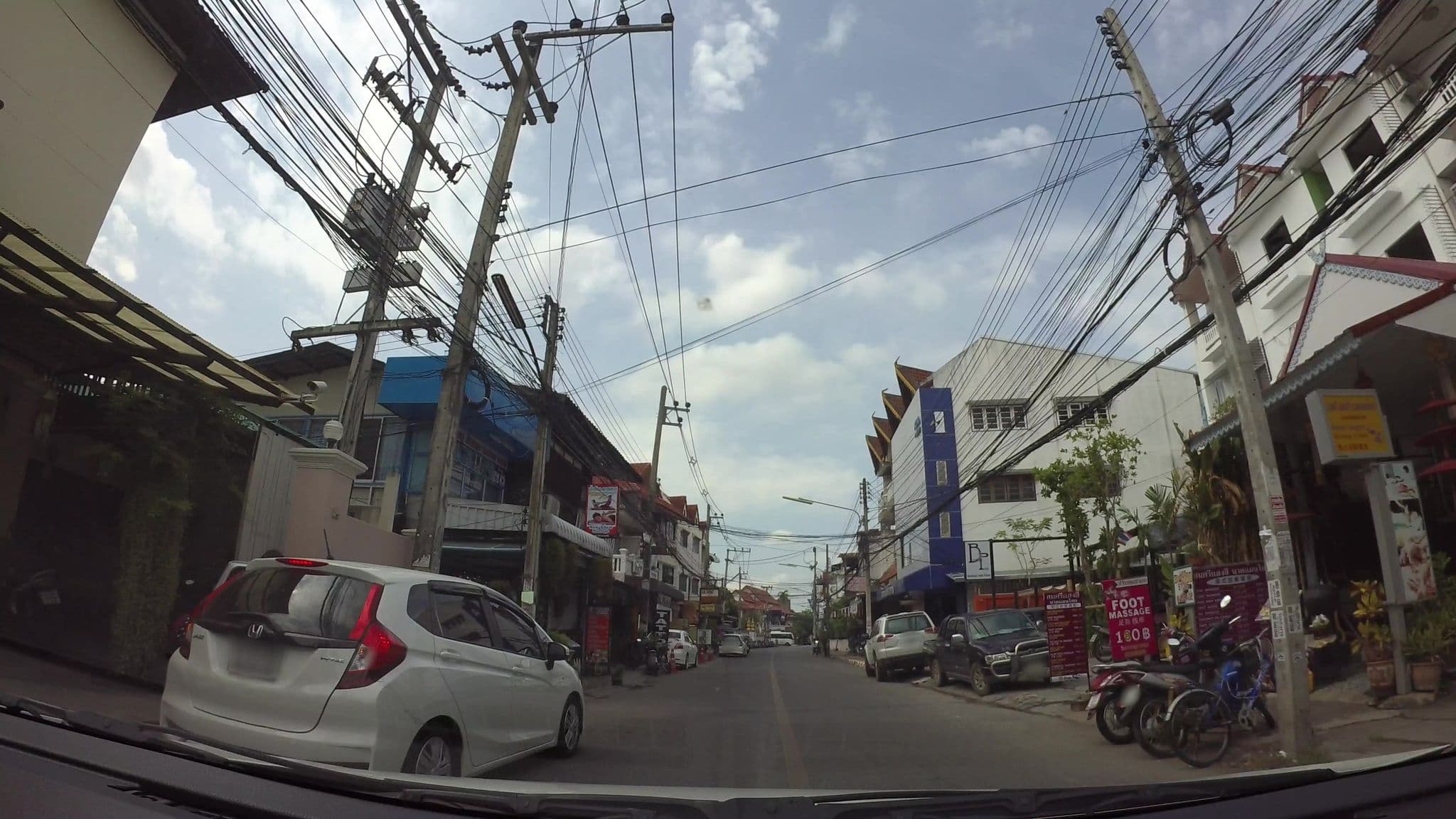 Street view near Kavil Guesthouse, Chiang Mai — © kaart_3 (CC BY-SA · Mapillary)