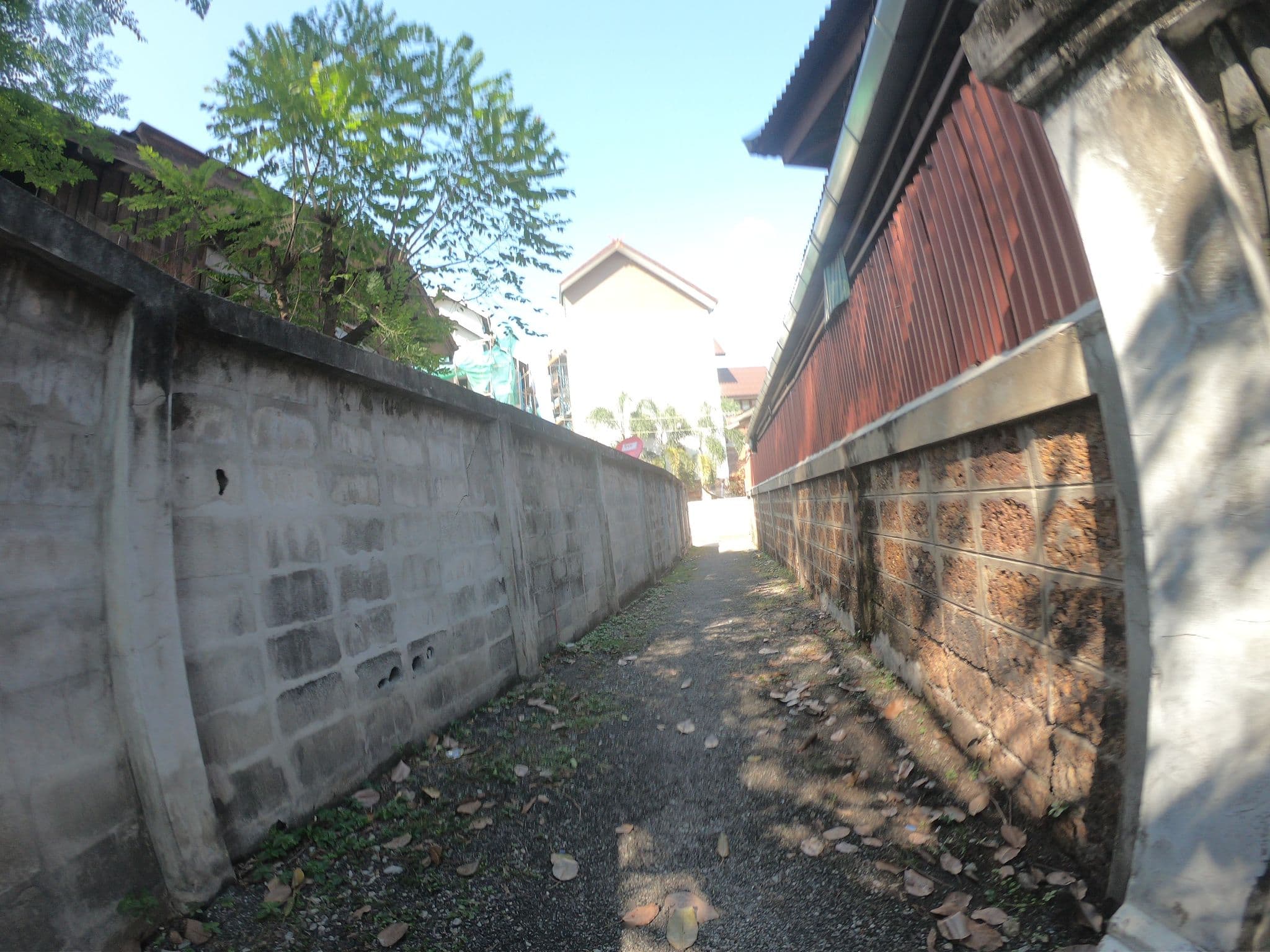 Street view near Manon Hostel, Chiang Mai — © chanuwath_grab (CC BY-SA · Mapillary)