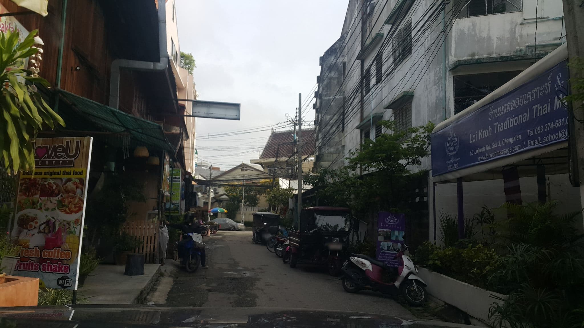 Street view near wild orhid guest house, Chiang Mai — © jrcarlsen (CC BY-SA · Mapillary)