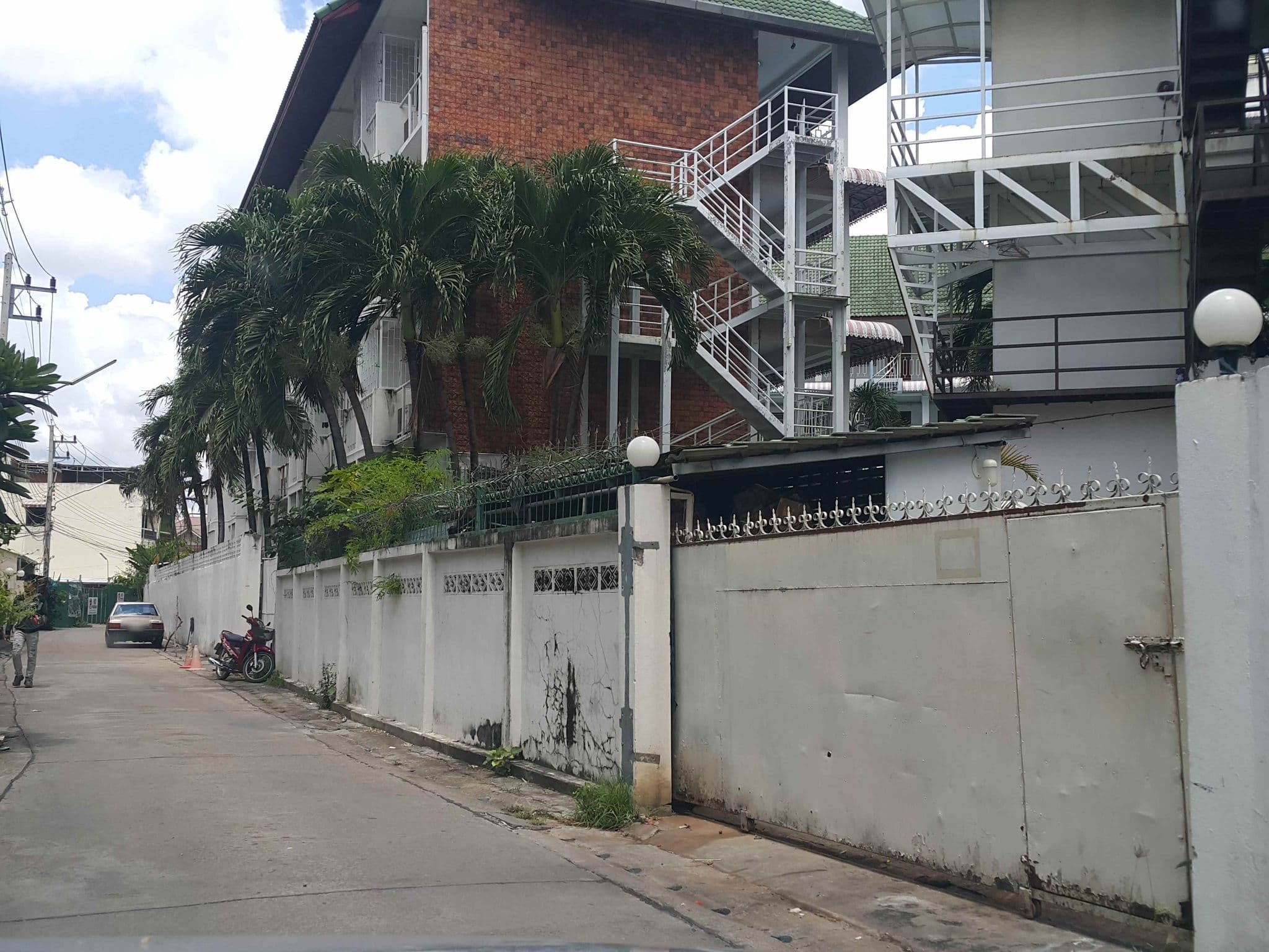 Street view near Top North Hotel Chiang Mai, Chiang Mai — © jrcarlsen (CC BY-SA · Mapillary)