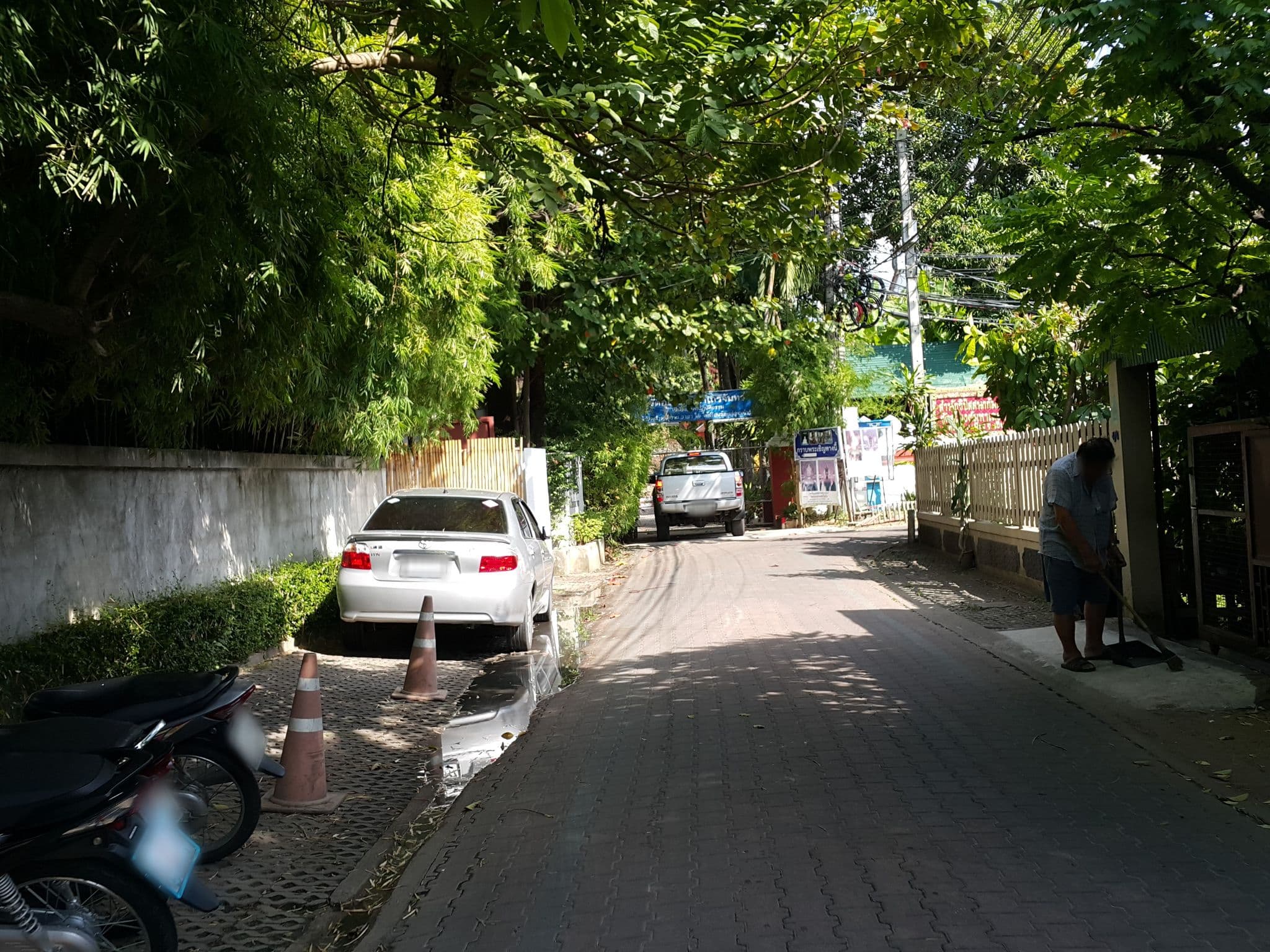 Street view near Chompor Lanna Boutique Hotel, Chiang Mai — © jrcarlsen (CC BY-SA · Mapillary)