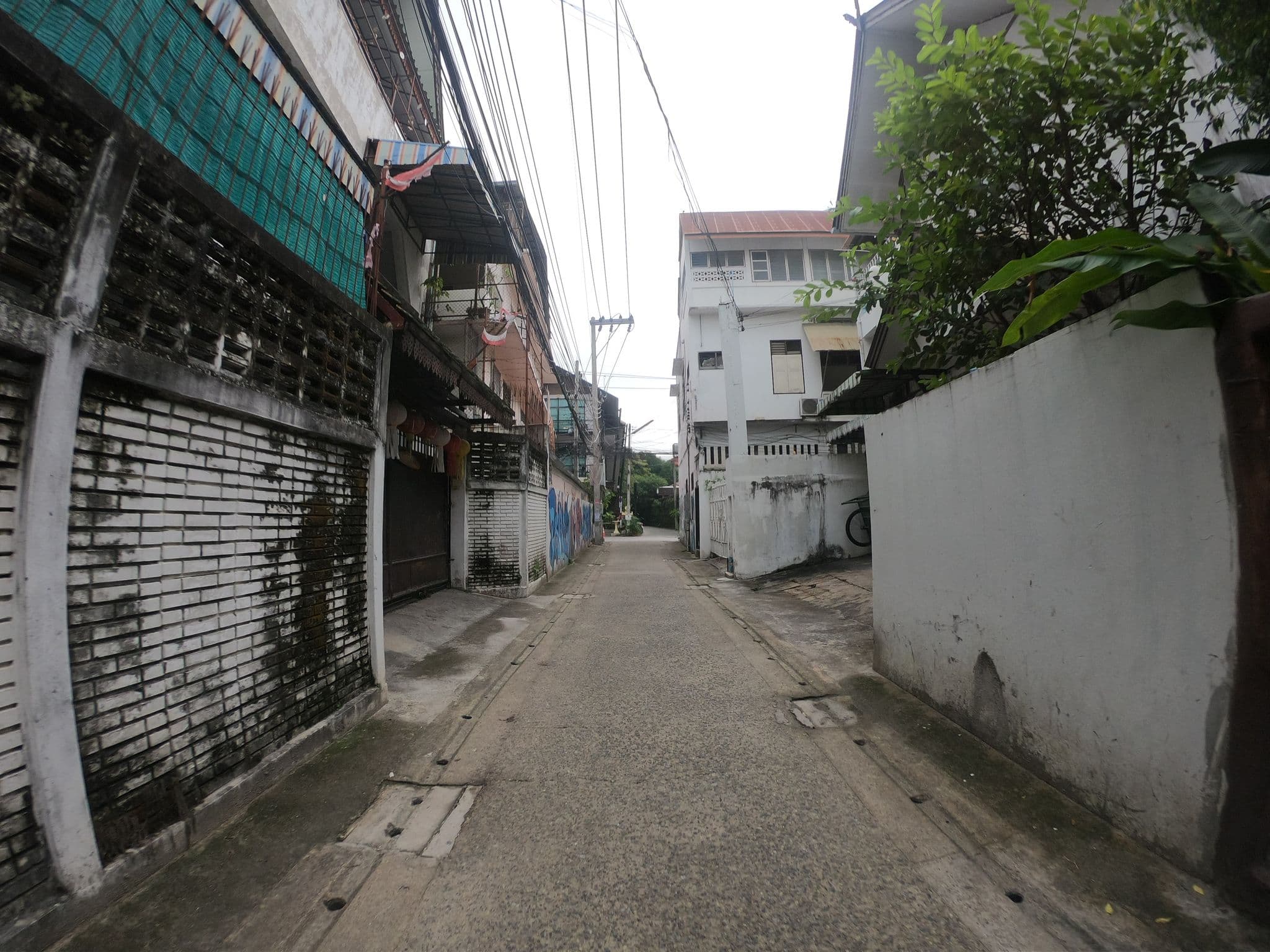 Street view near TK guest house, Chiang Mai — © chanuwath_grab (CC BY-SA · Mapillary)