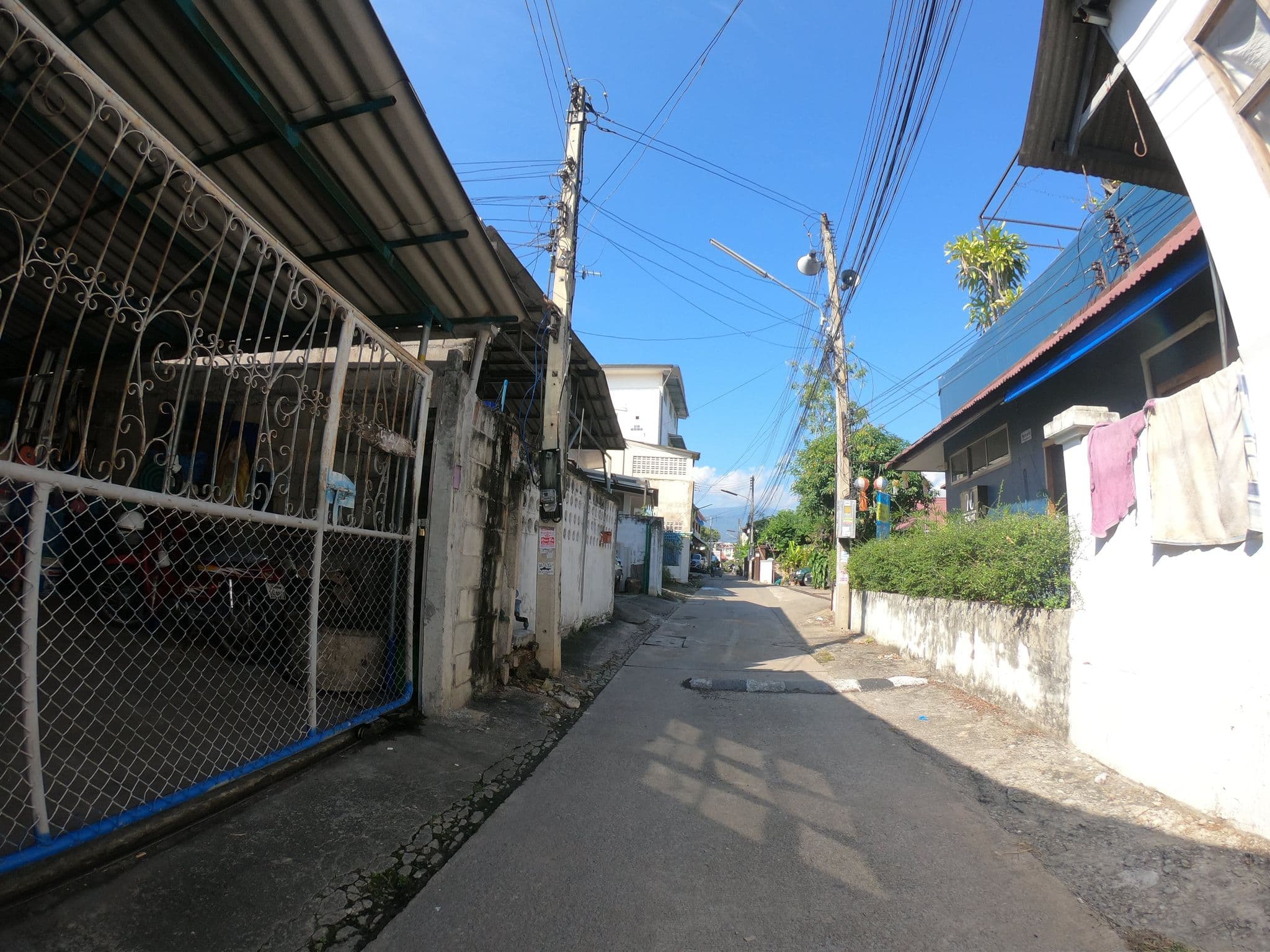 Street view near NANAN House Hostel, Chiang Mai — © chanuwath_grab (CC BY-SA · Mapillary)
