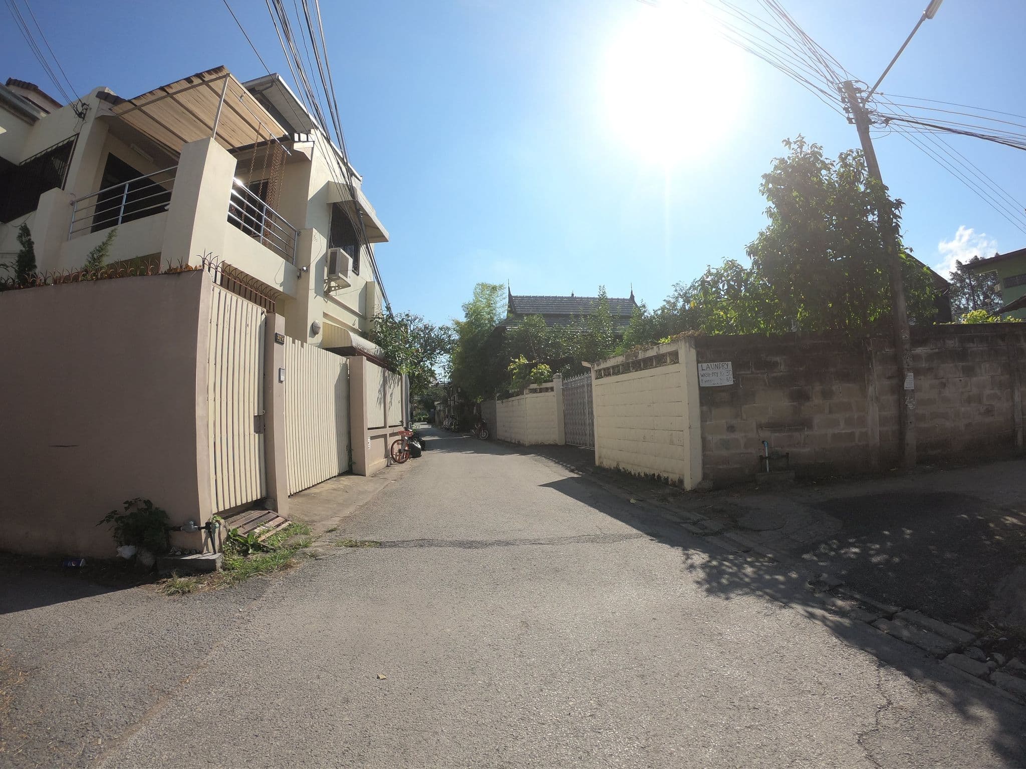 Street view near One Wood House 一只木头民宿, Chiang Mai — © chanuwath_grab (CC BY-SA · Mapillary)