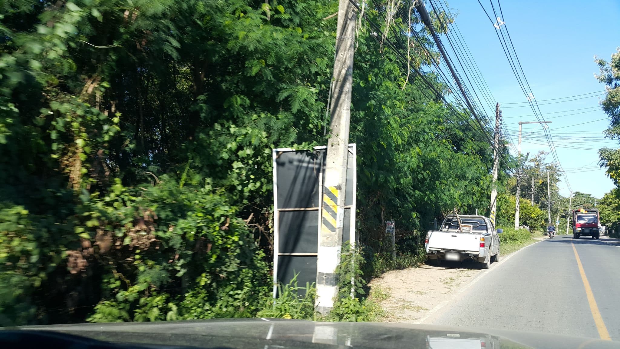 Street view near วิลล่า สันผีเสื้อ, Chiang Mai — © jrcarlsen (CC BY-SA · Mapillary)