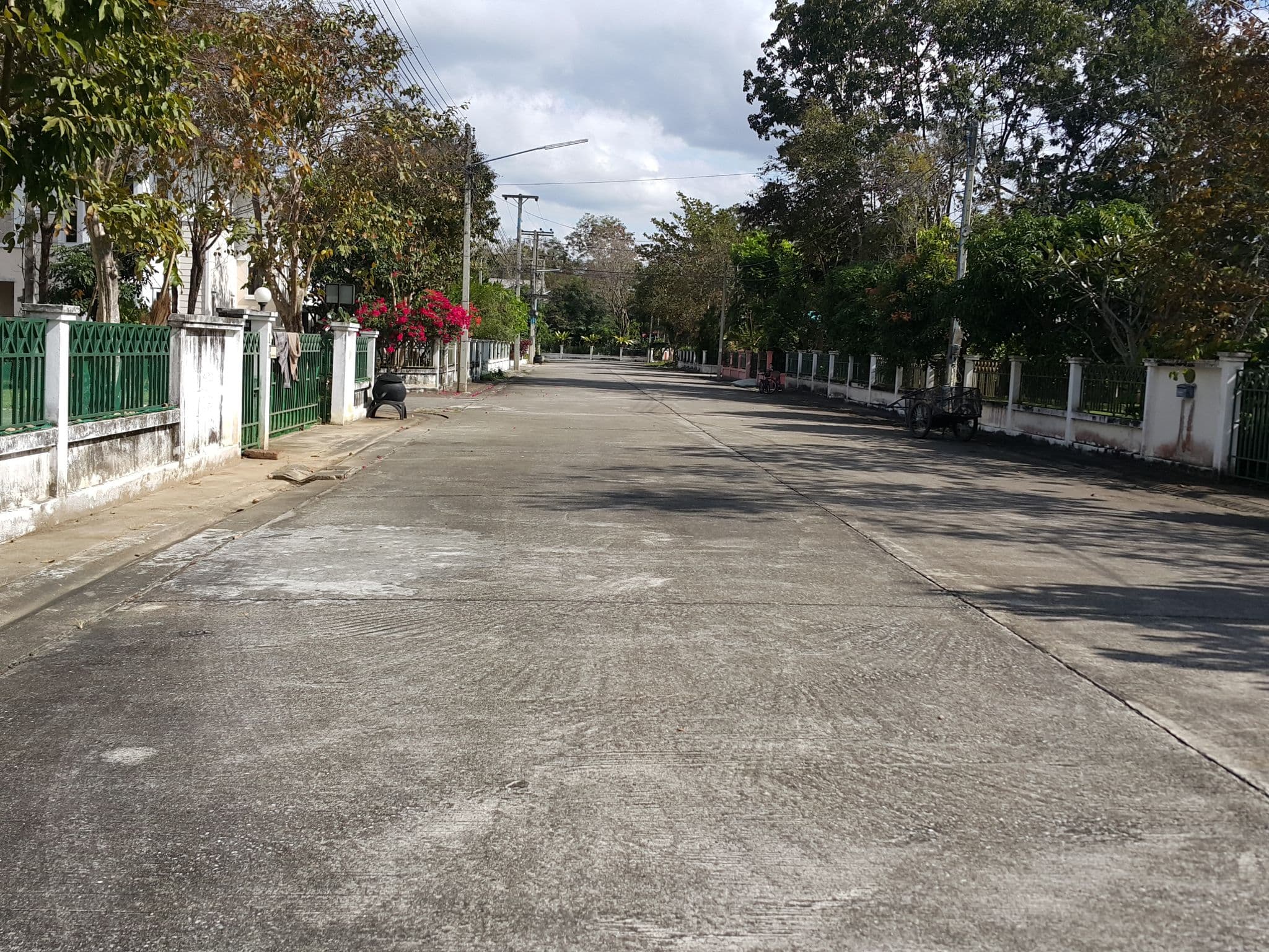 Street view near Rice and Zen Boutique Resort, San Kamphaeng — © jrcarlsen (CC BY-SA · Mapillary)