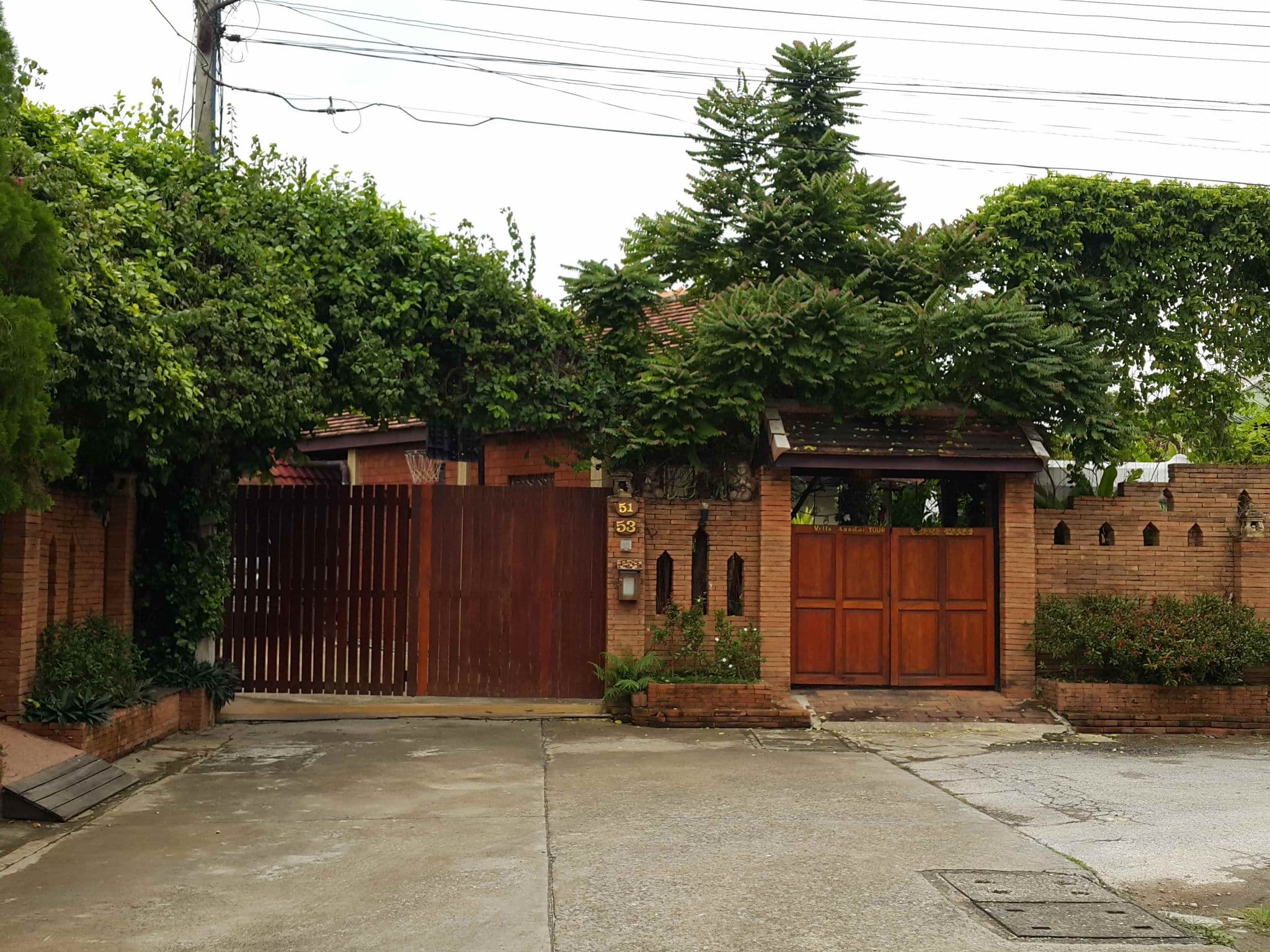 Street view near Villa Anneloi, Chiang Mai — © jrcarlsen (CC BY-SA · Mapillary)