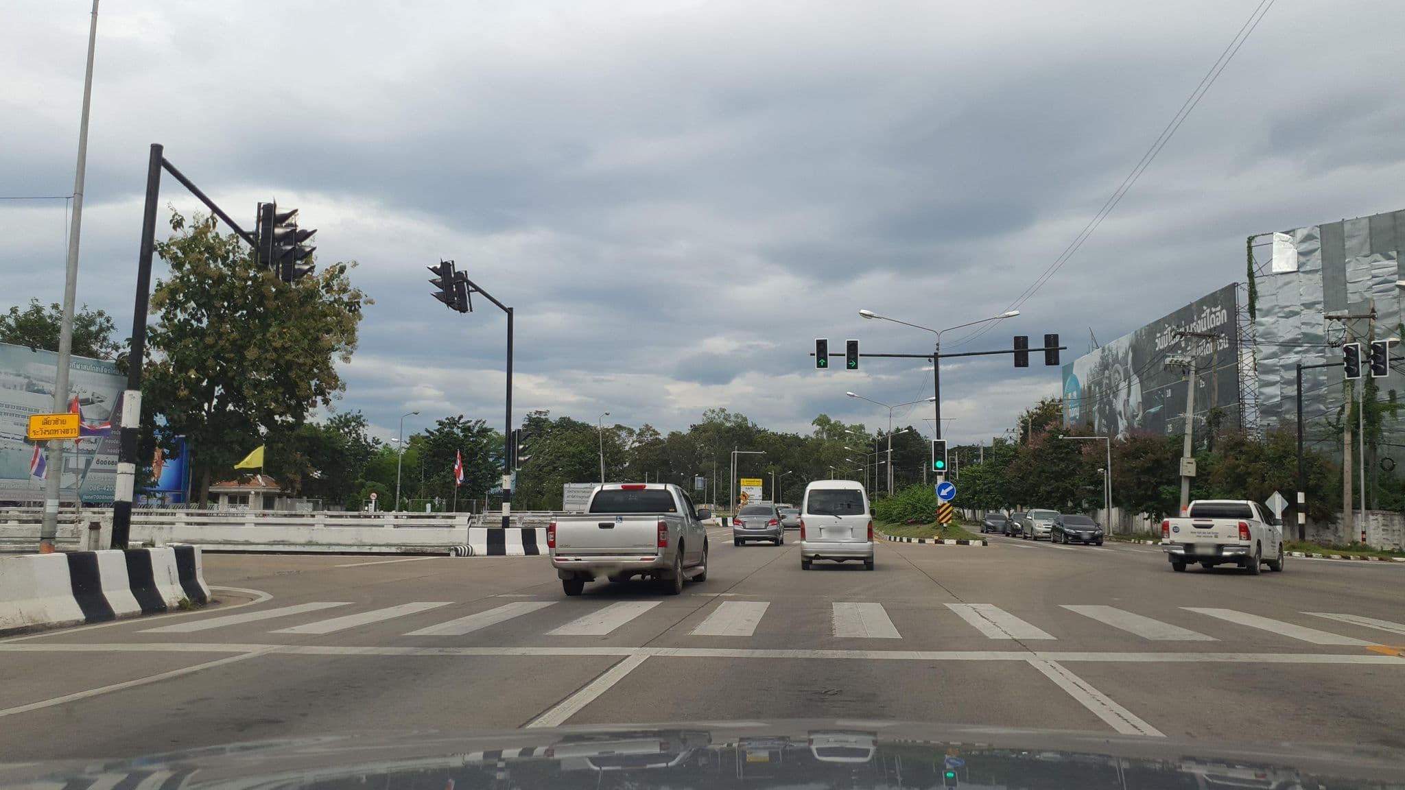 Street view near หอพักสนามกีฬาสมโภช 700 ปี, Chiang Mai — © jrcarlsen (CC BY-SA · Mapillary)