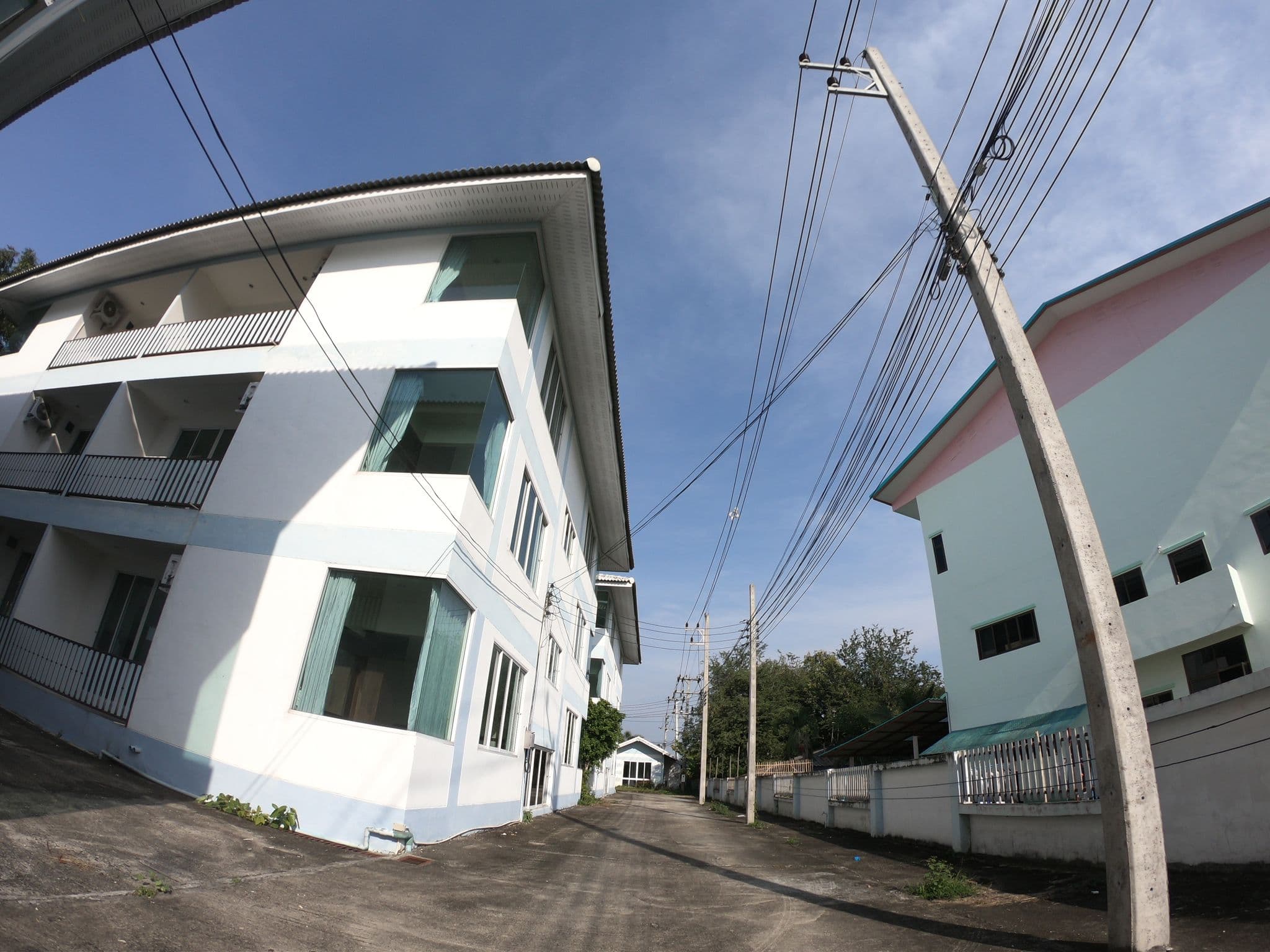 Street view near ชุนาภา รีสอร์ทแอนด์สปา, Chiang Mai — © chanuwath_grab (CC BY-SA · Mapillary)