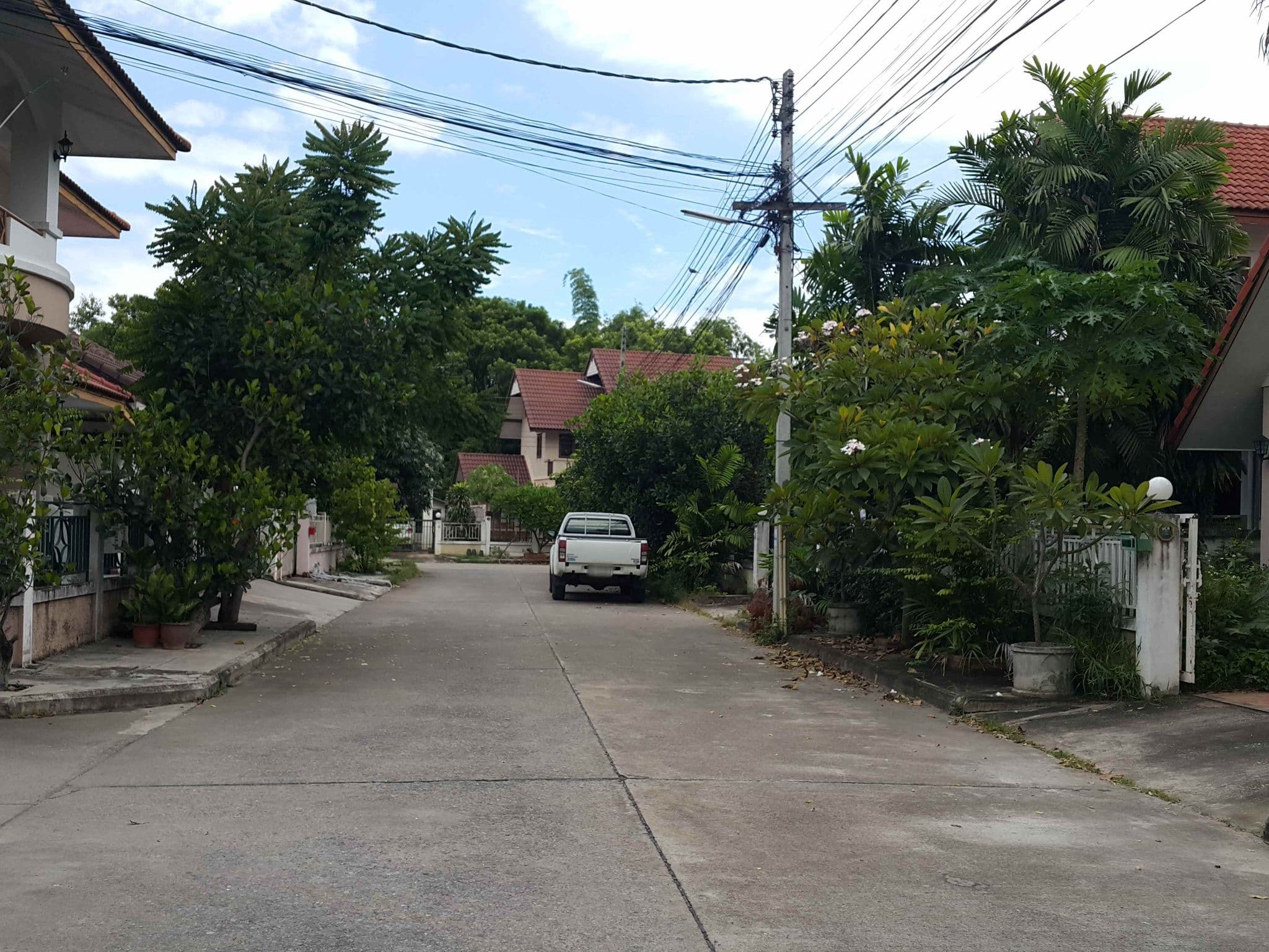 Street view near Chiang Mai Garden Hotel, Chiang Mai — © jrcarlsen (CC BY-SA · Mapillary)