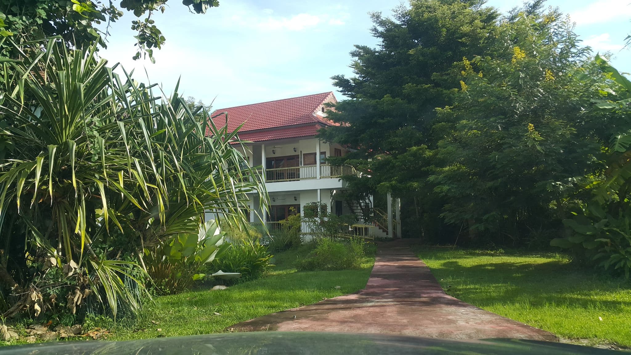 Street view near Jasmine Hills Villas and Spa, San Kamphaeng — © jrcarlsen (CC BY-SA · Mapillary)
