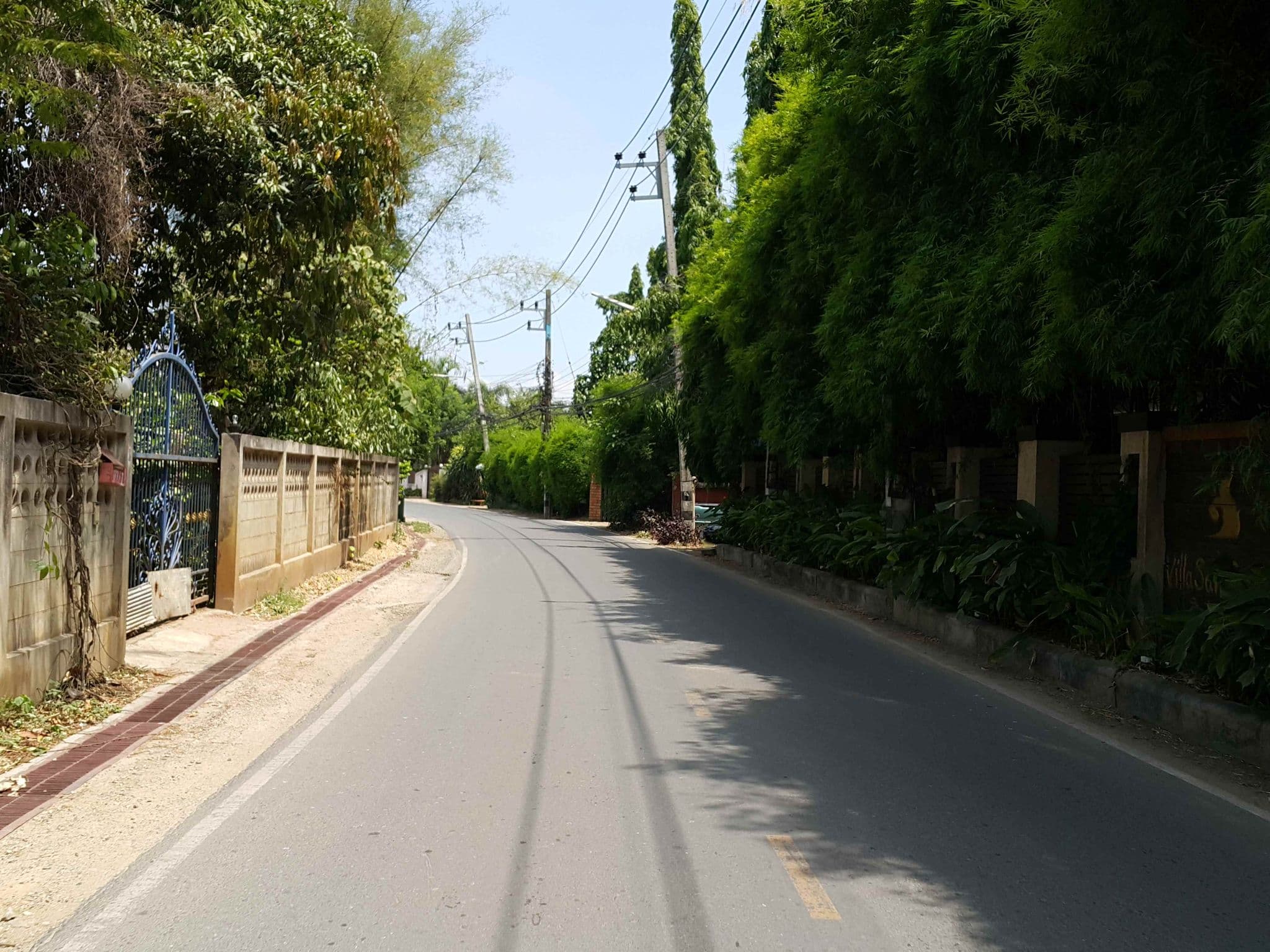 Street view near Villa San Pee Seua, Chiang Mai — © jrcarlsen (CC BY-SA · Mapillary)